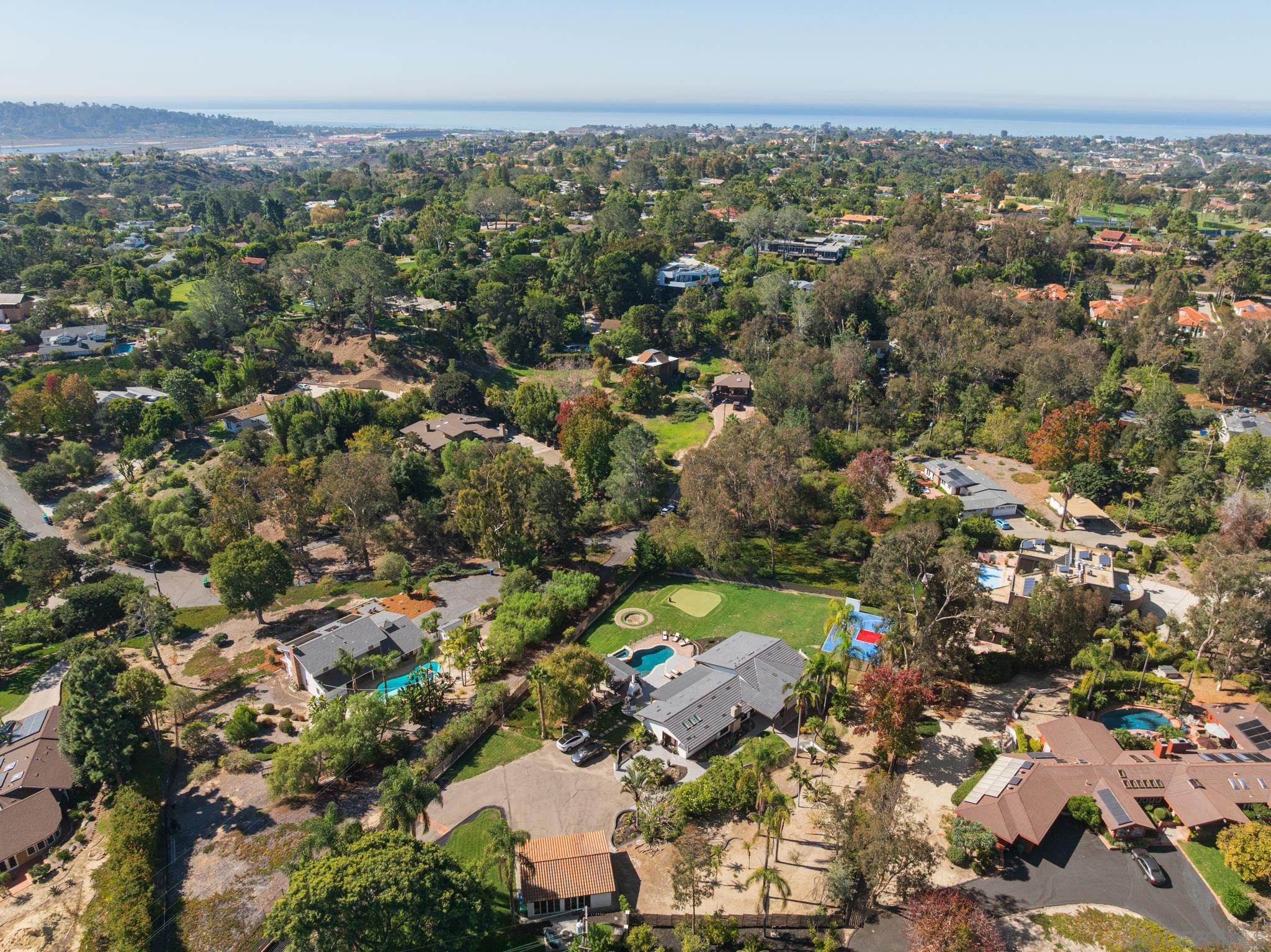 Detail Gallery Image 17 of 51 For 15102  Sun Valley Lane, Del Mar,  CA 92014 - 4 Beds | 4/1 Baths