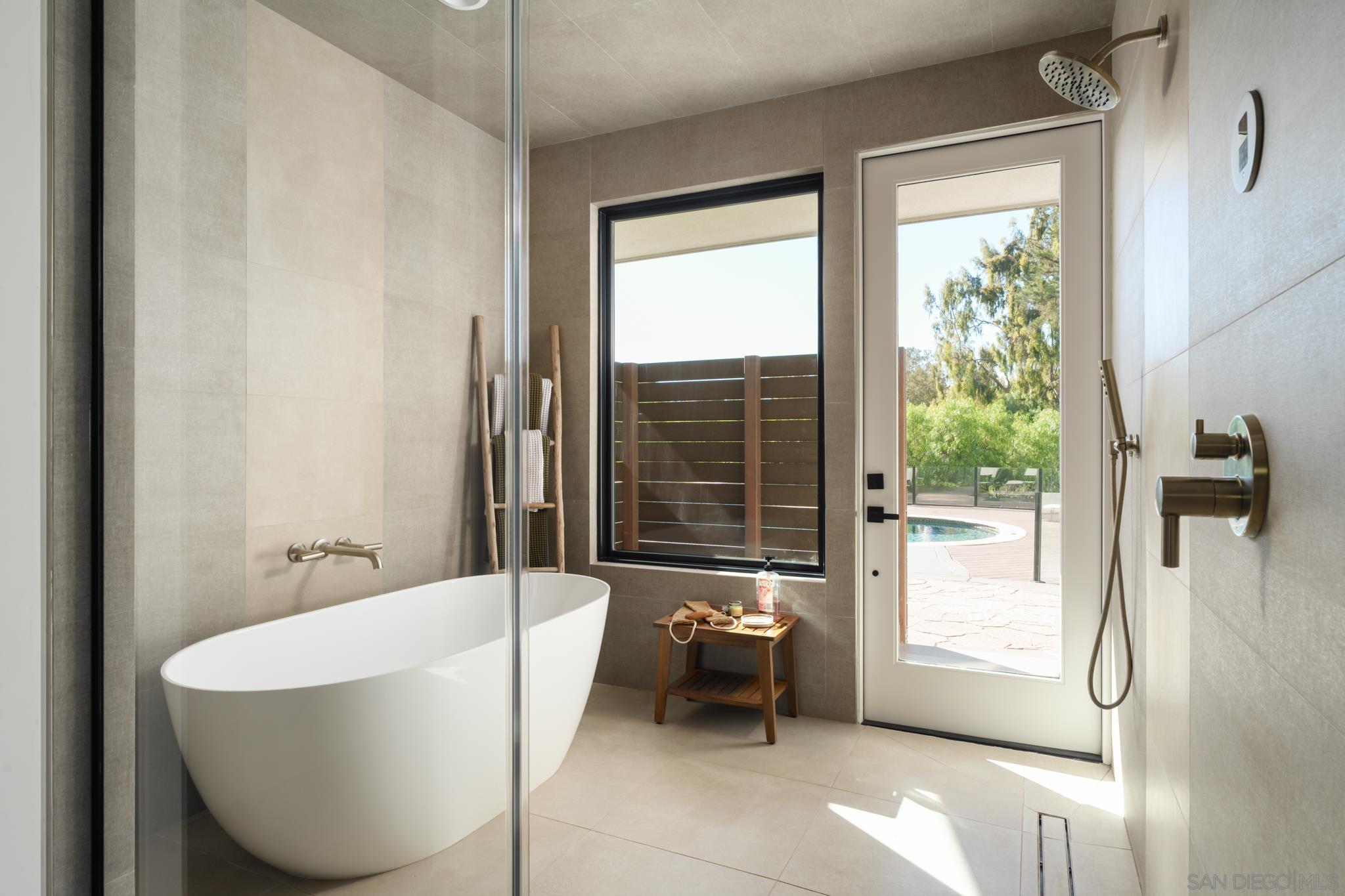 Detail Gallery Image 38 of 51 For 15102  Sun Valley Lane, Del Mar,  CA 92014 - 4 Beds | 4/1 Baths