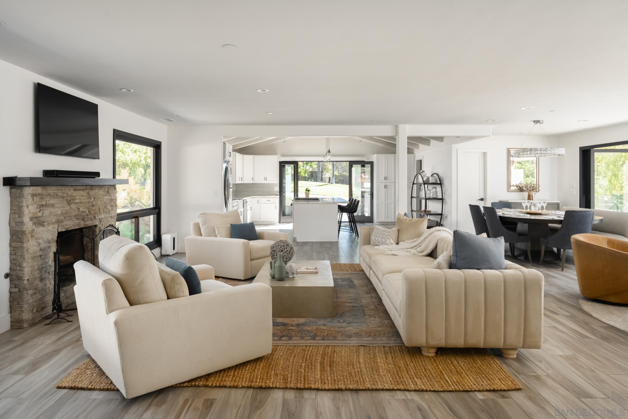 Detail Gallery Image 7 of 51 For 15102  Sun Valley Lane, Del Mar,  CA 92014 - 4 Beds | 4/1 Baths