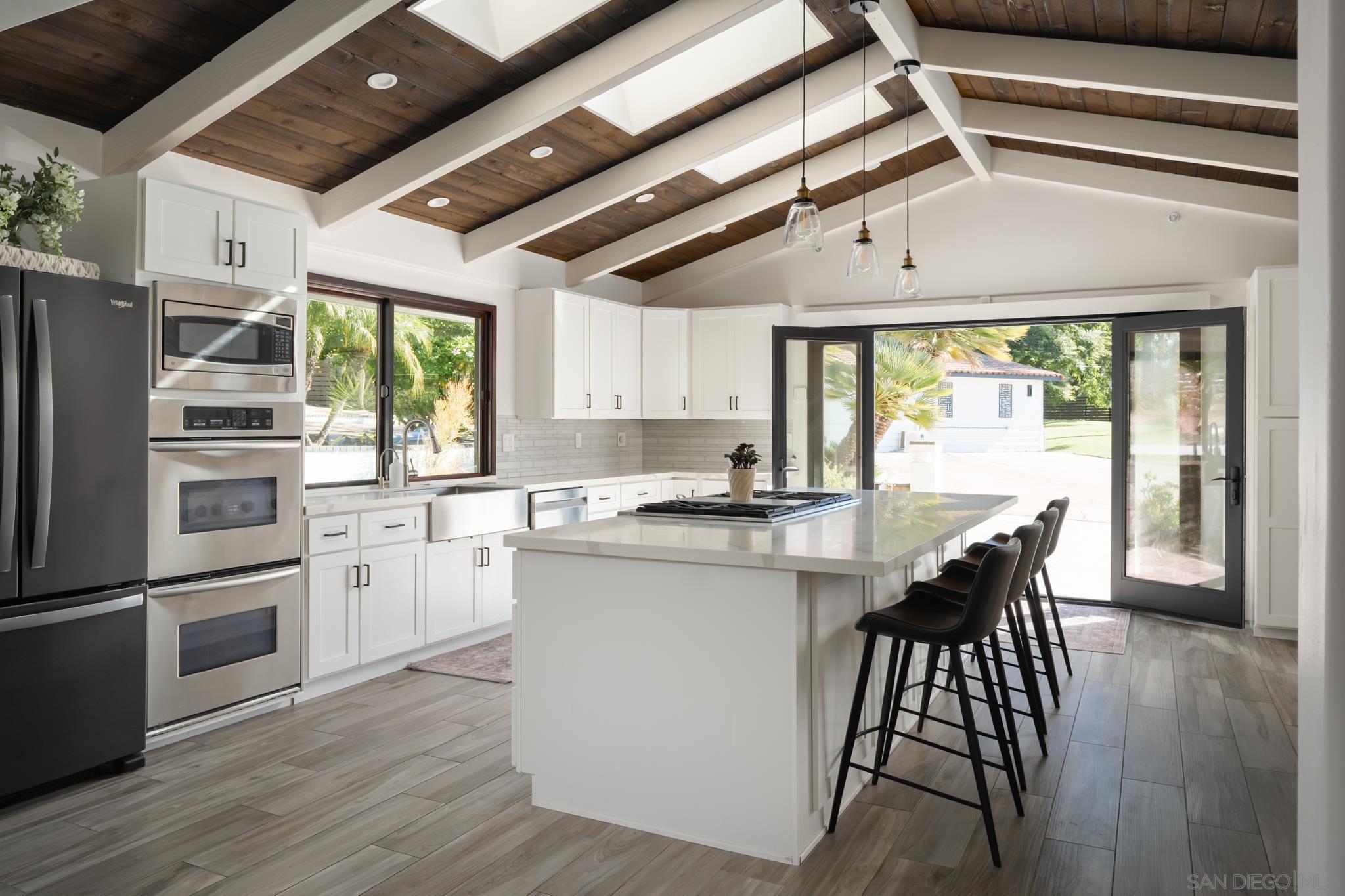 Detail Gallery Image 8 of 51 For 15102  Sun Valley Lane, Del Mar,  CA 92014 - 4 Beds | 4/1 Baths