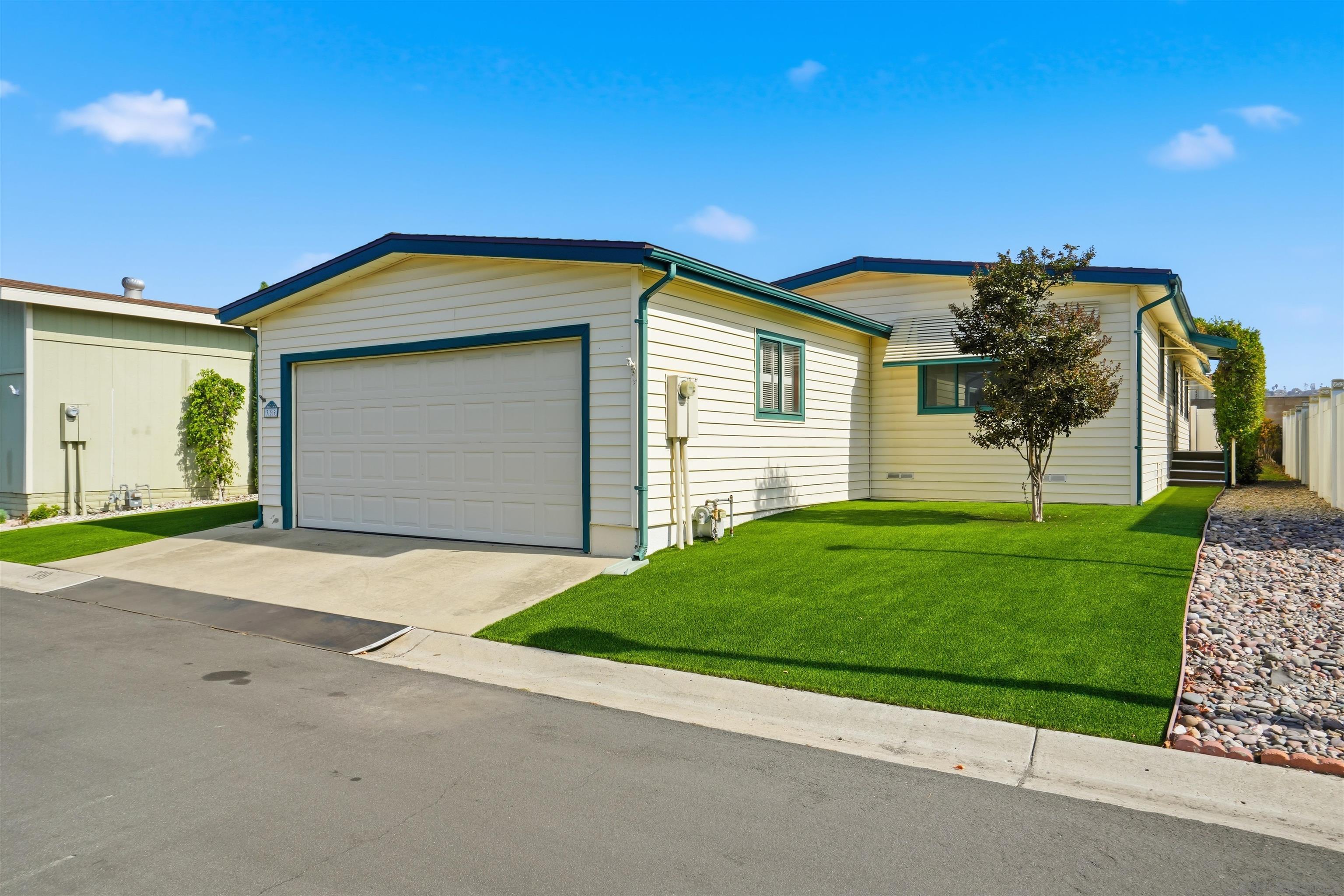 Front Image Thumbnail for SD250044130