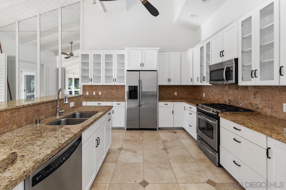 Detail Gallery Image 20 of 32 For 27  Greenview Drive, Carlsbad,  CA 92009 - 2 Beds | 2 Baths