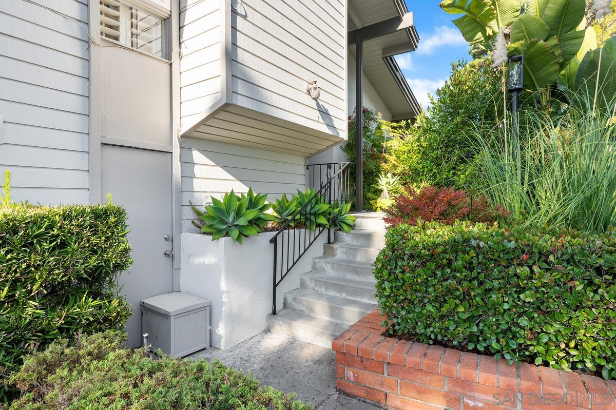 Detail Gallery Image 4 of 32 For 27  Greenview Drive, Carlsbad,  CA 92009 - 2 Beds | 2 Baths