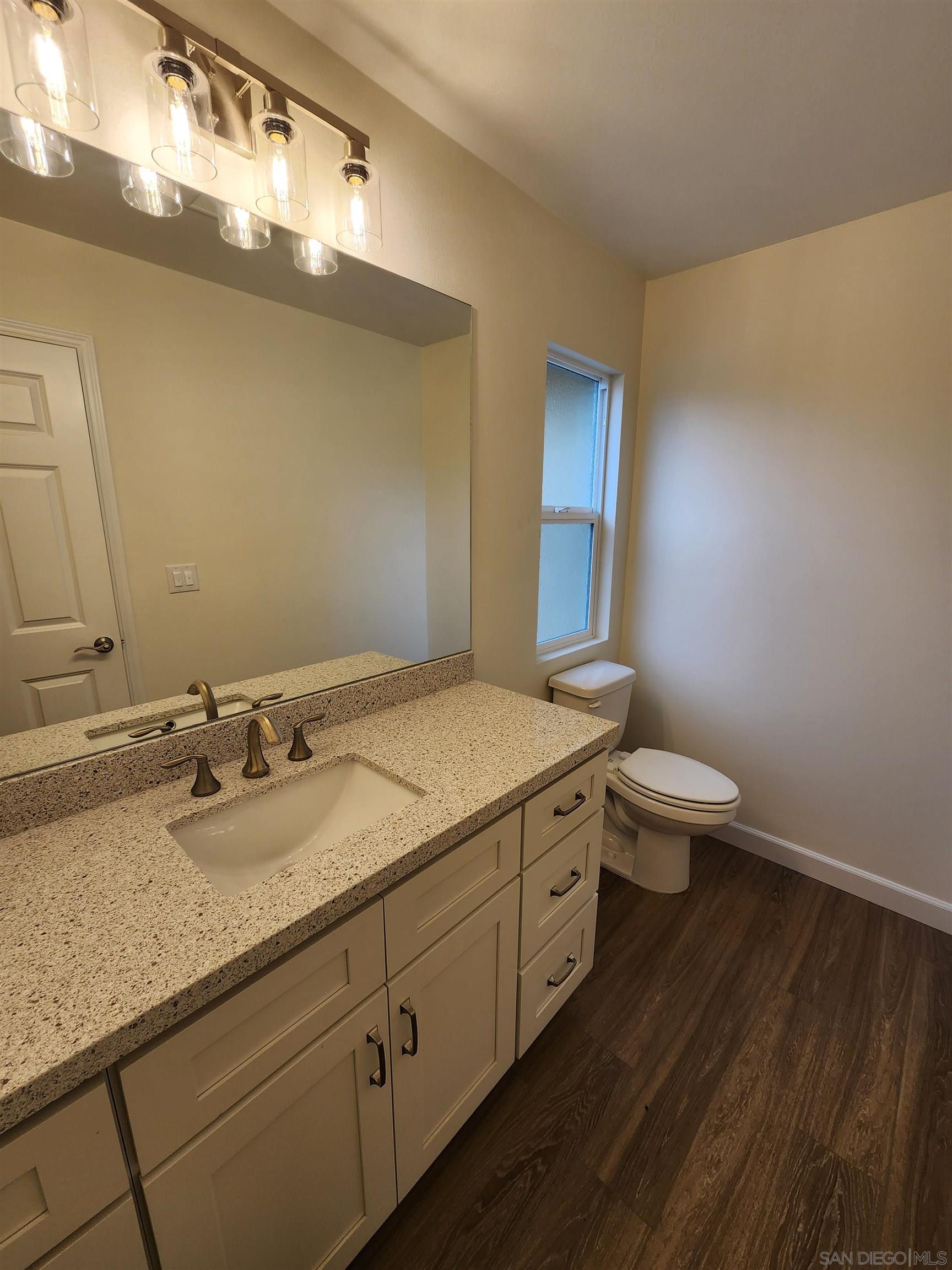 Detail Gallery Image 3 of 14 For 750 N Citrus Ave  1, Vista,  CA 92084 - 3 Beds | 2/1 Baths