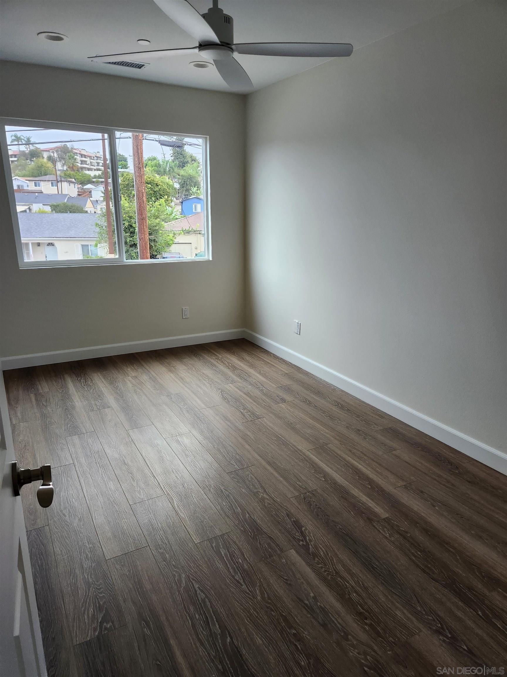 Detail Gallery Image 7 of 14 For 750 N Citrus Ave  1, Vista,  CA 92084 - 3 Beds | 2/1 Baths