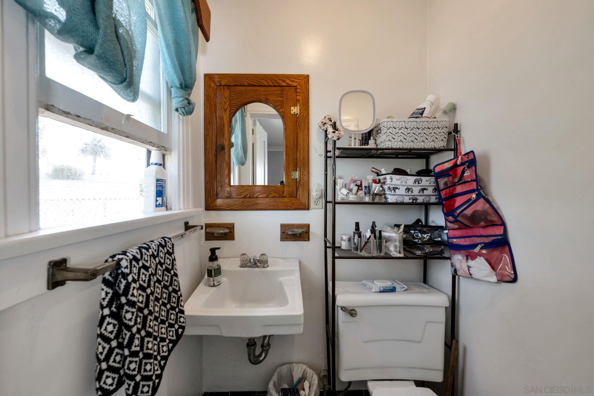 Detail Gallery Image 14 of 22 For 4817  Biona Drive, San Diego,  CA 92116 - 3 Beds | 1/1 Baths