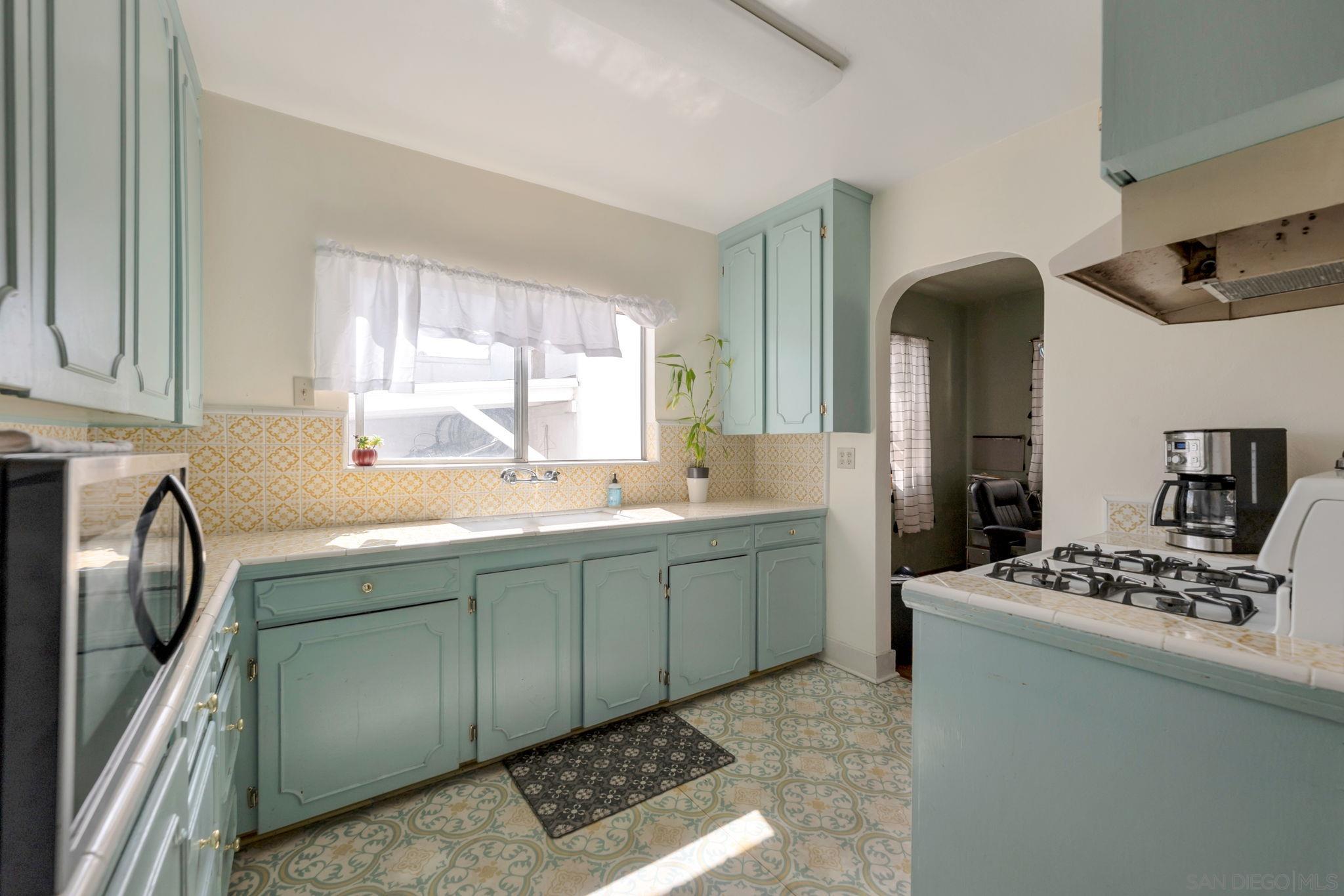 Detail Gallery Image 7 of 22 For 4817  Biona Drive, San Diego,  CA 92116 - 3 Beds | 1/1 Baths