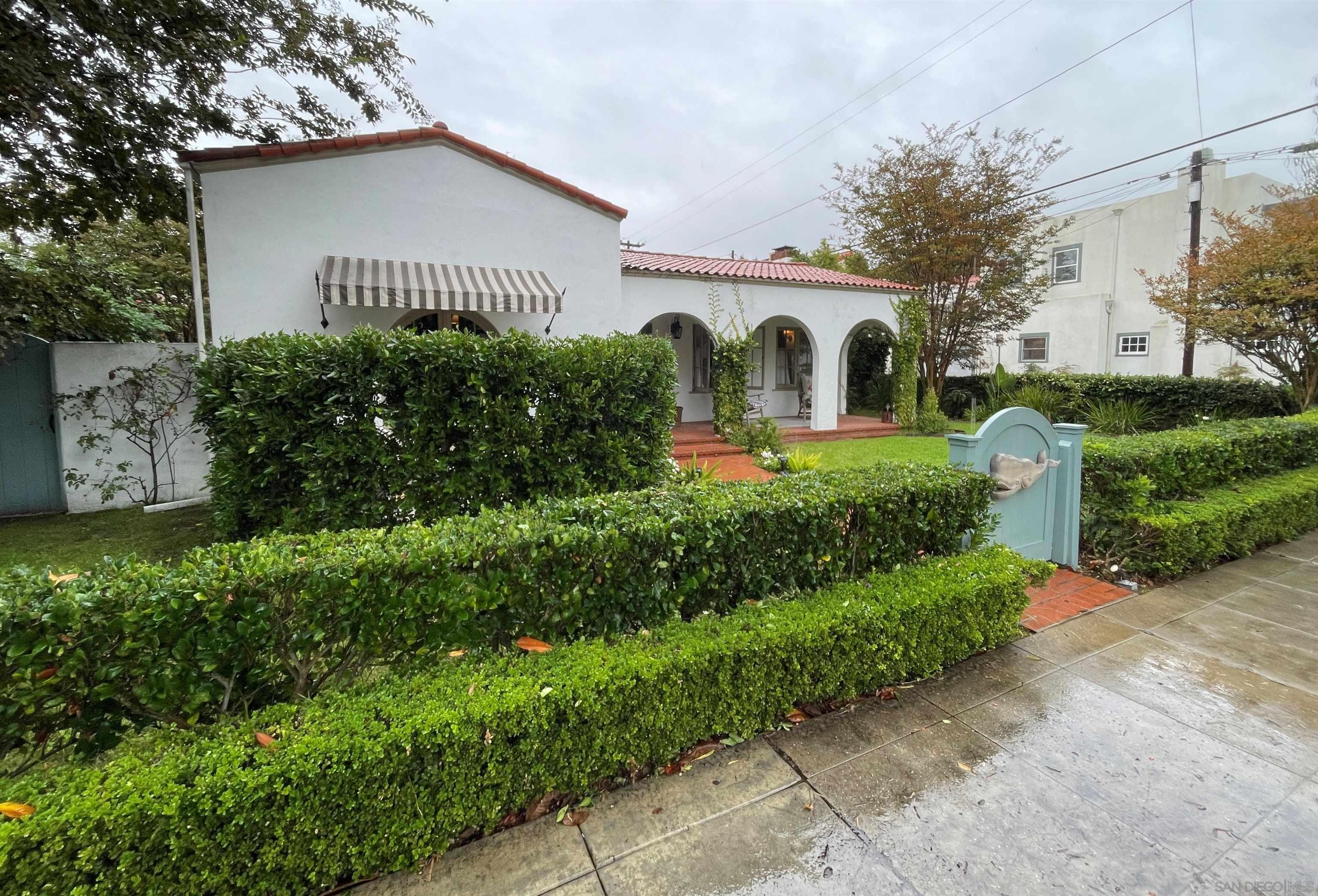 Detail Gallery Image 3 of 7 For 811  10th Street, Coronado,  CA 92118 - 3 Beds | 2 Baths