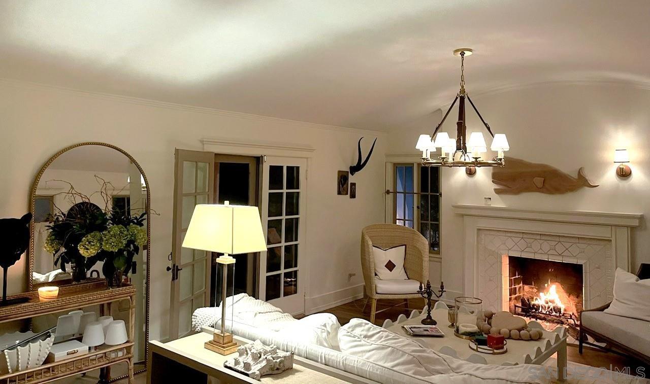 Detail Gallery Image 5 of 7 For 811  10th Street, Coronado,  CA 92118 - 3 Beds | 2 Baths