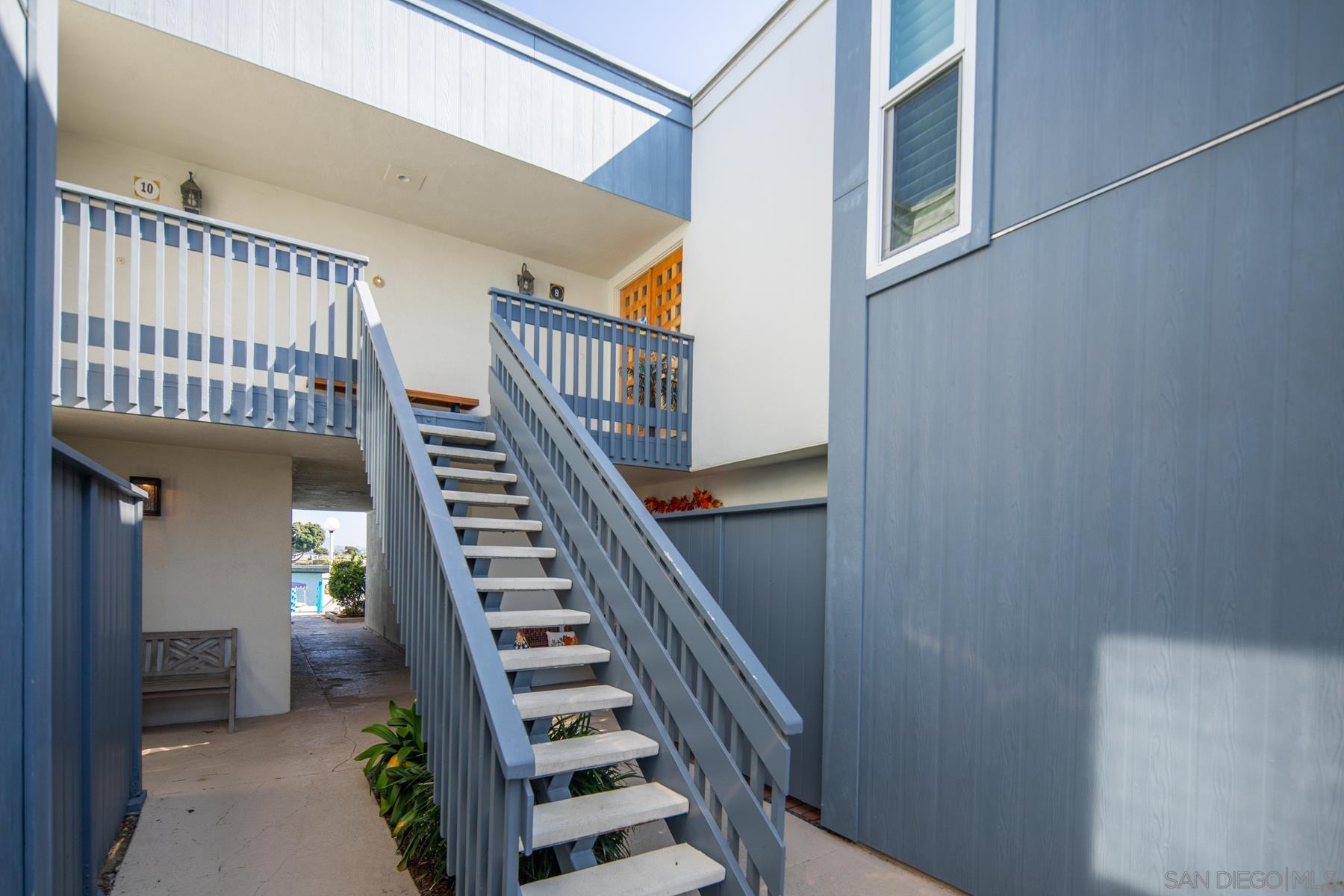Detail Gallery Image 3 of 32 For 8  Antigua Ct, Coronado,  CA 92118 - 3 Beds | 2 Baths