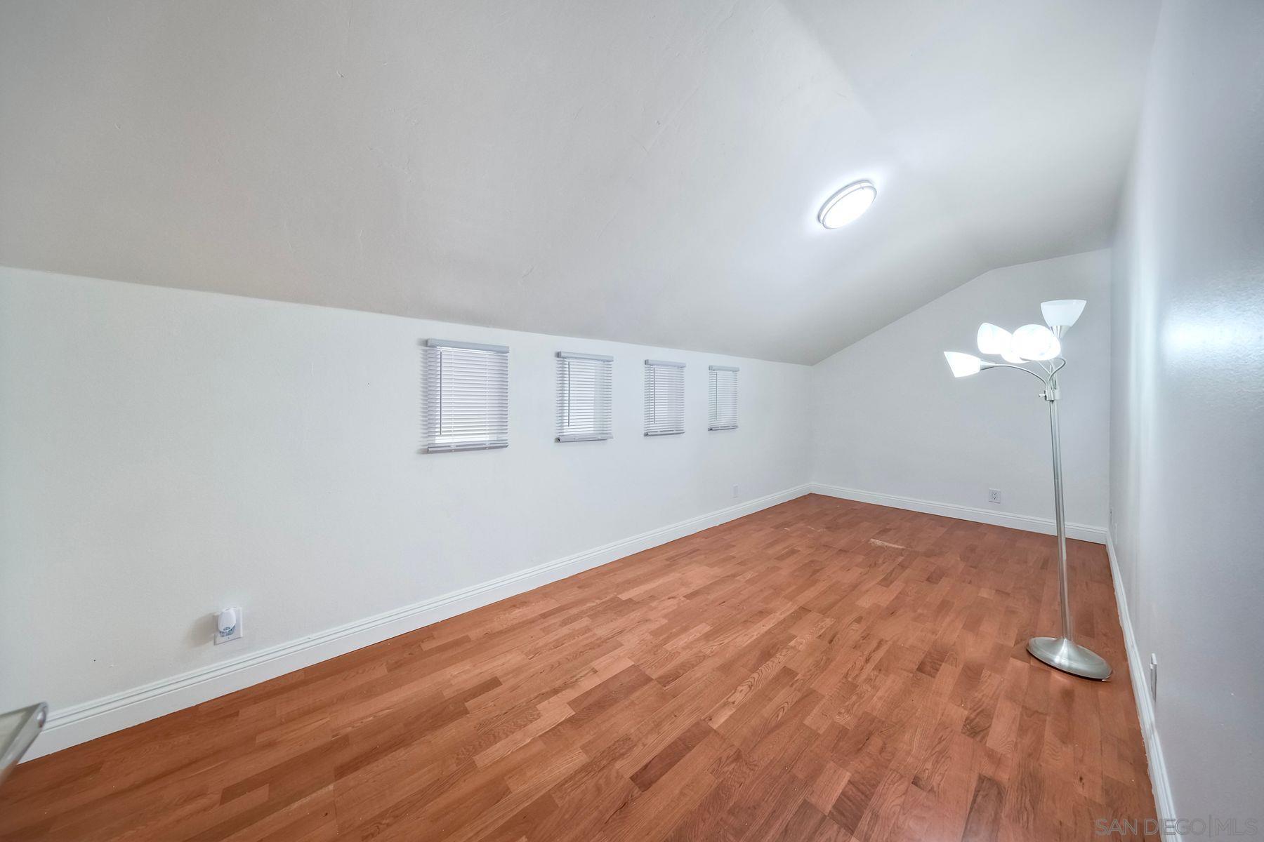 Detail Gallery Image 11 of 20 For 348  Windy Ln, Vista,  CA 92083 - 3 Beds | 2 Baths