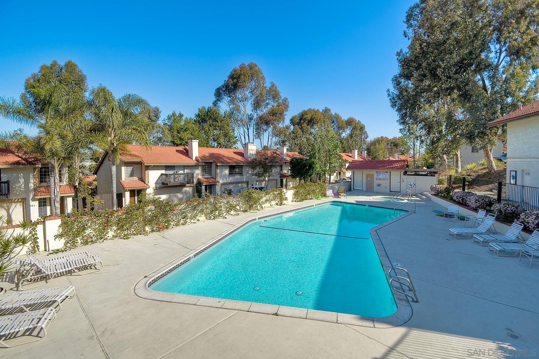 Detail Gallery Image 19 of 20 For 348  Windy Ln, Vista,  CA 92083 - 3 Beds | 2 Baths