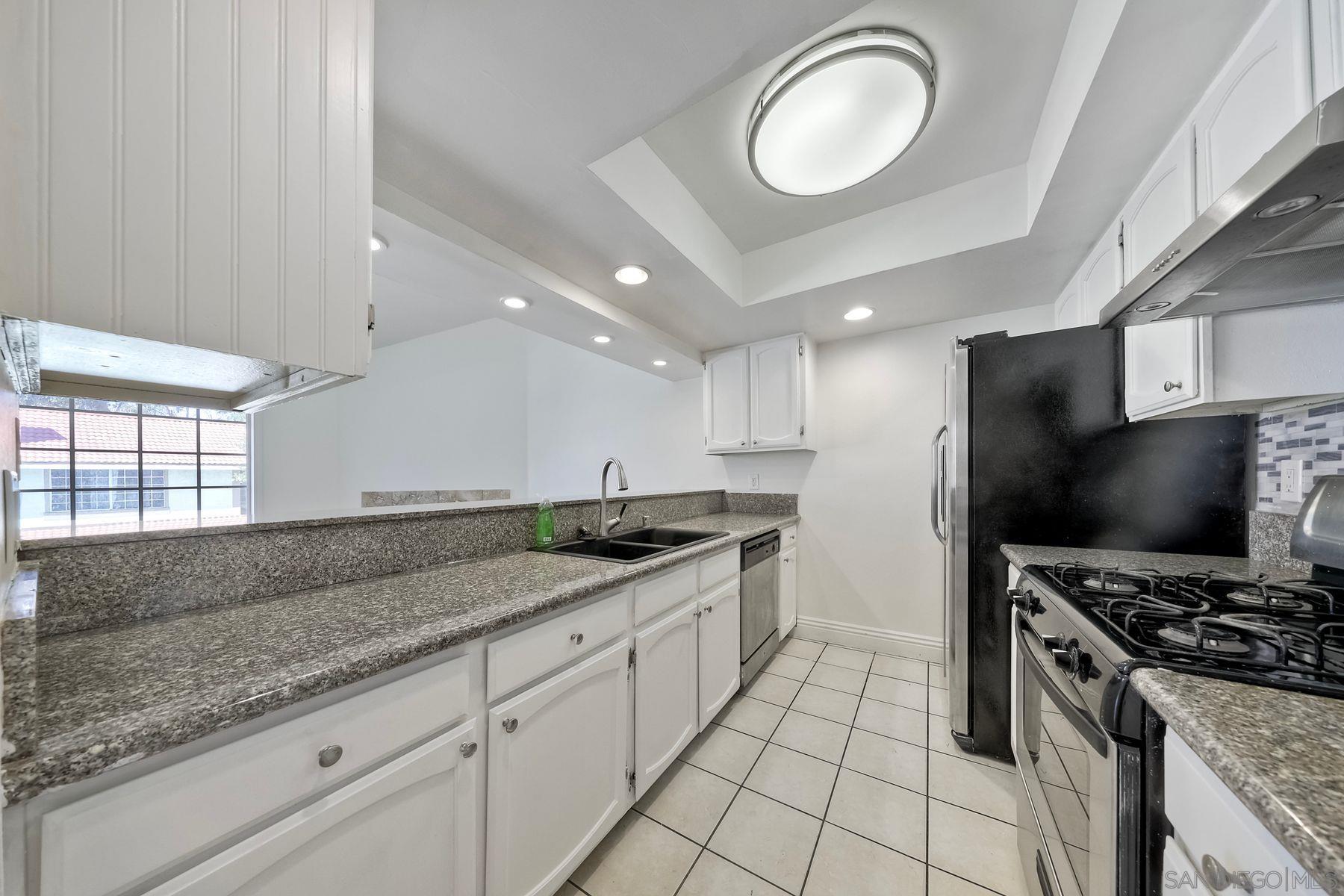 Detail Gallery Image 6 of 20 For 348  Windy Ln, Vista,  CA 92083 - 3 Beds | 2 Baths