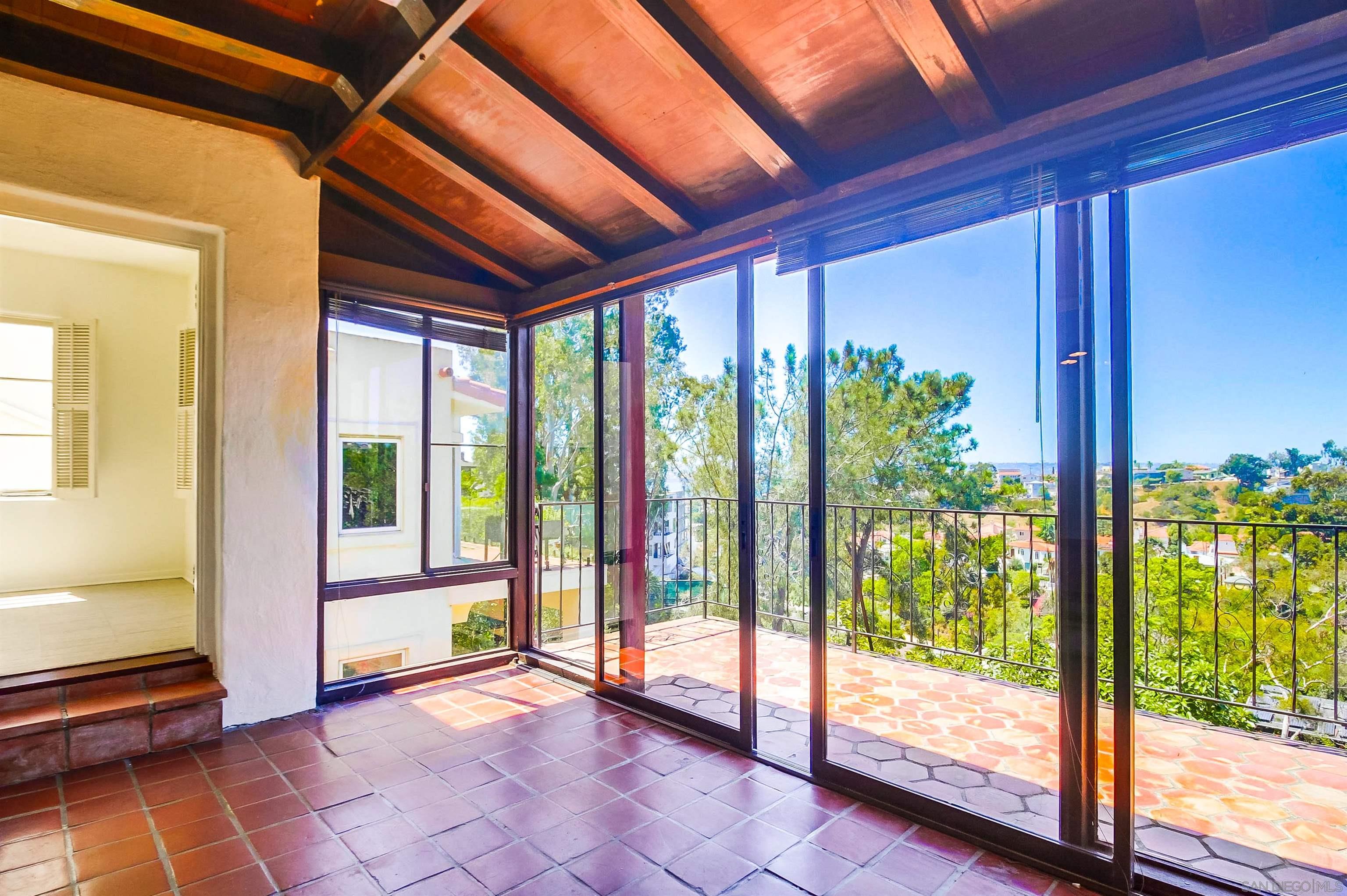 Detail Gallery Image 11 of 34 For 2854  Albatross Street, San Diego,  CA 92103 - 4 Beds | 2/1 Baths