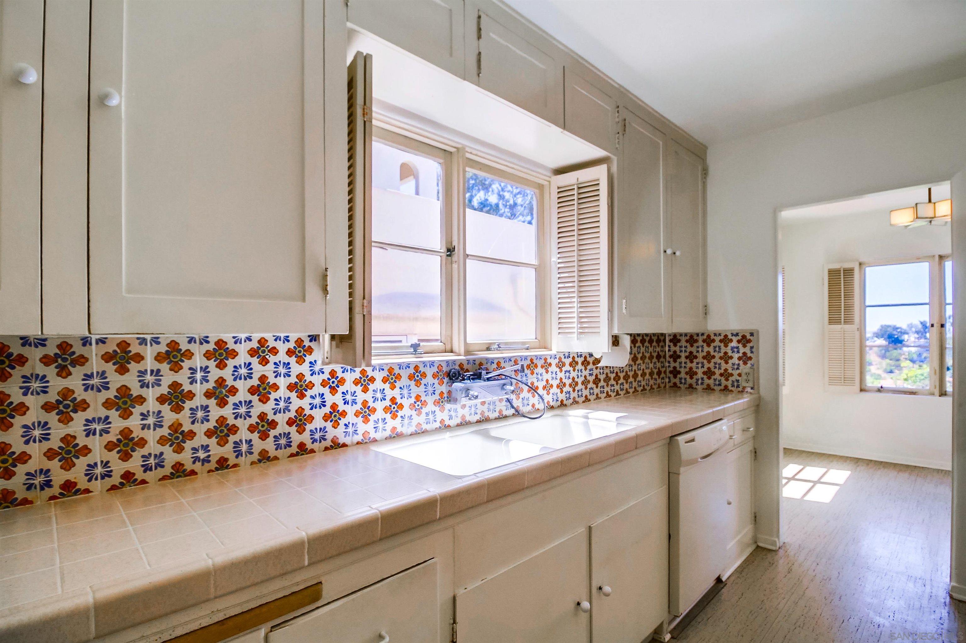 Detail Gallery Image 14 of 34 For 2854  Albatross Street, San Diego,  CA 92103 - 4 Beds | 2/1 Baths