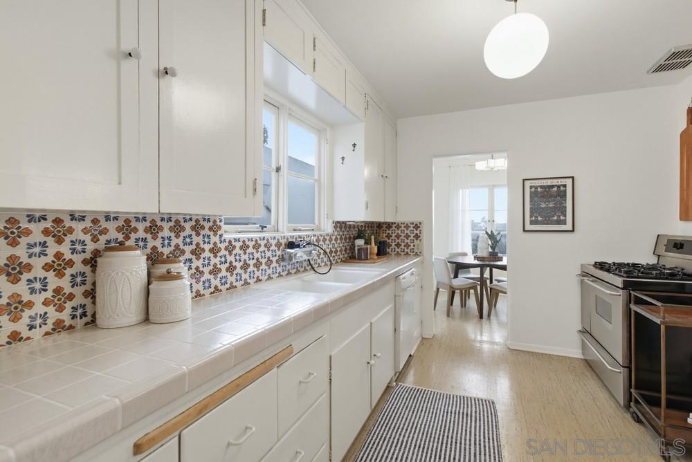 Detail Gallery Image 16 of 51 For 2854  Albatross Street, San Diego,  CA 92103 - 4 Beds | 2/1 Baths