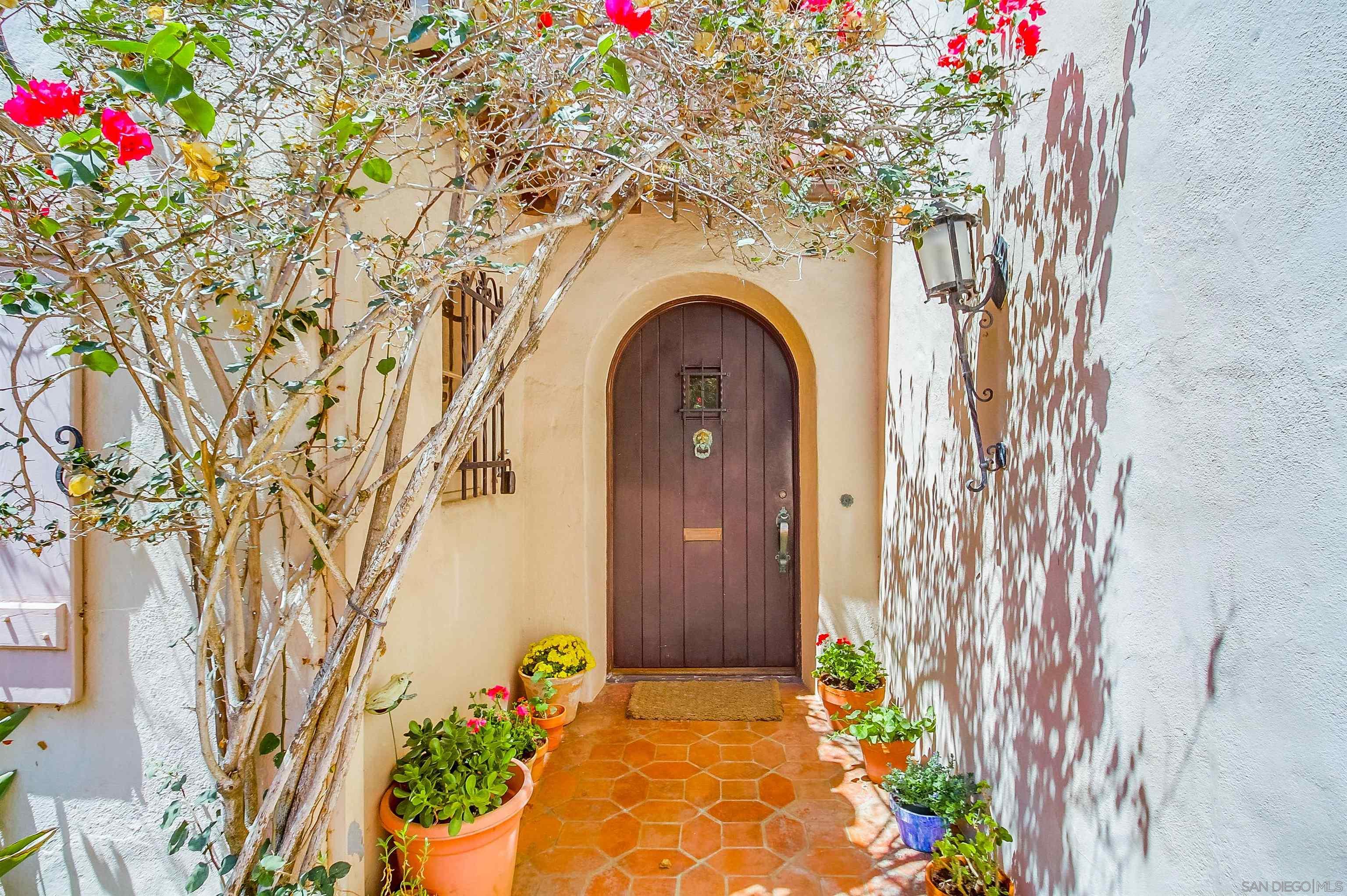 Detail Gallery Image 3 of 34 For 2854  Albatross Street, San Diego,  CA 92103 - 4 Beds | 2/1 Baths