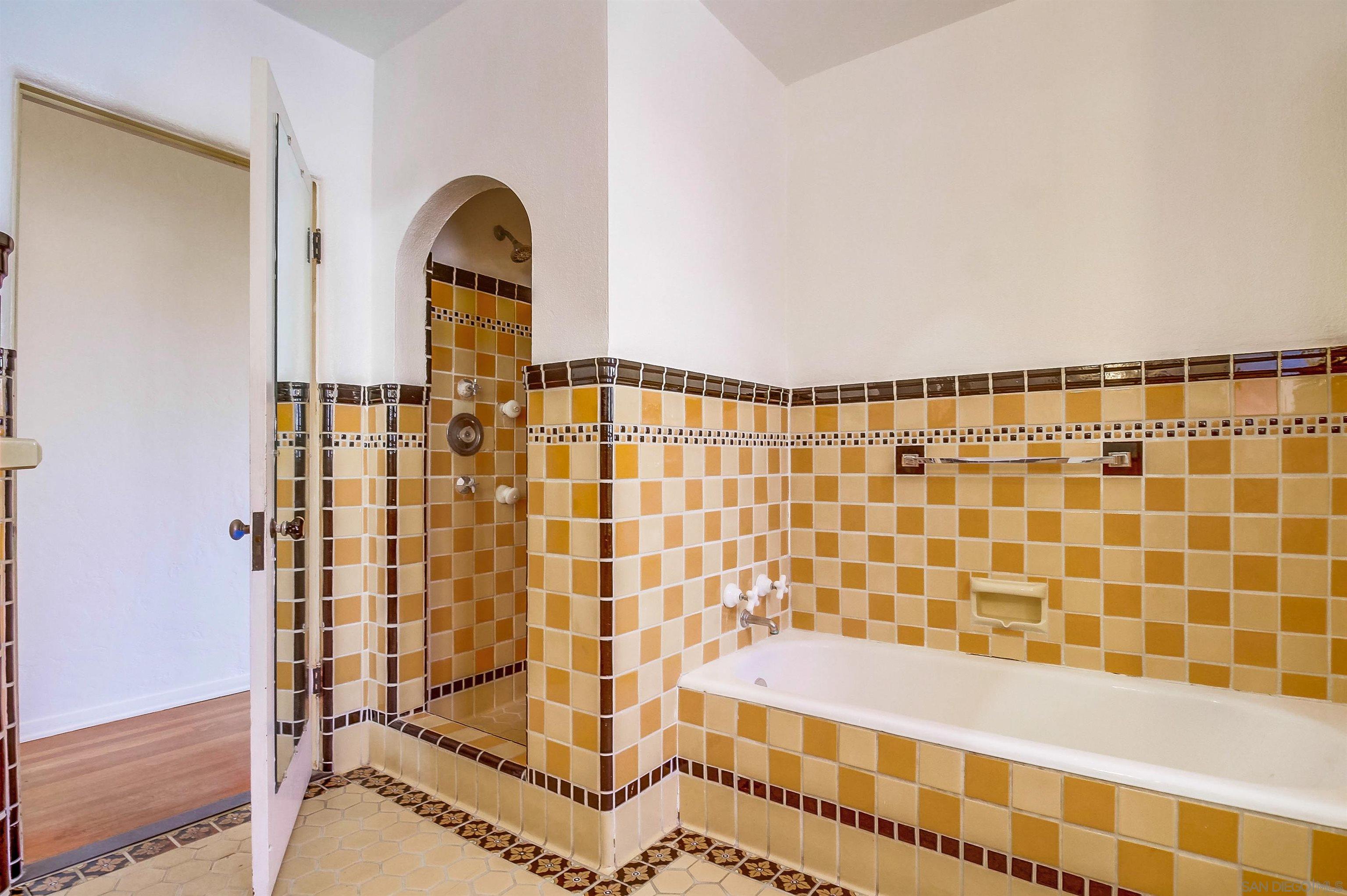 Detail Gallery Image 23 of 34 For 2854  Albatross Street, San Diego,  CA 92103 - 4 Beds | 2/1 Baths