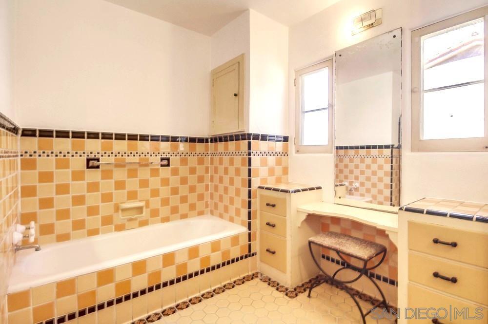 Detail Gallery Image 24 of 34 For 2854  Albatross Street, San Diego,  CA 92103 - 4 Beds | 2/1 Baths