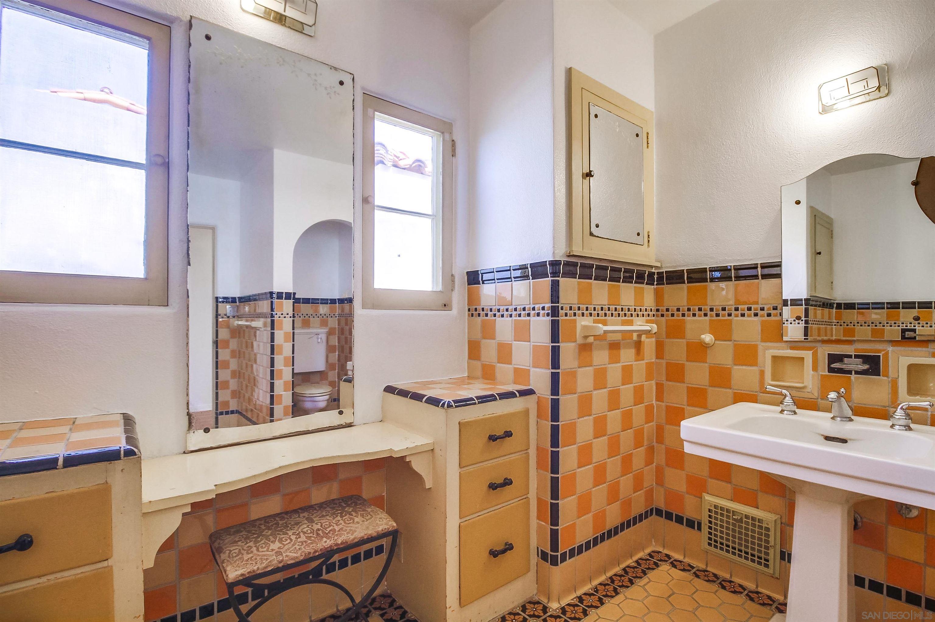 Detail Gallery Image 25 of 34 For 2854  Albatross Street, San Diego,  CA 92103 - 4 Beds | 2/1 Baths