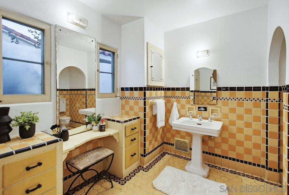 Detail Gallery Image 32 of 51 For 2854  Albatross Street, San Diego,  CA 92103 - 4 Beds | 2/1 Baths