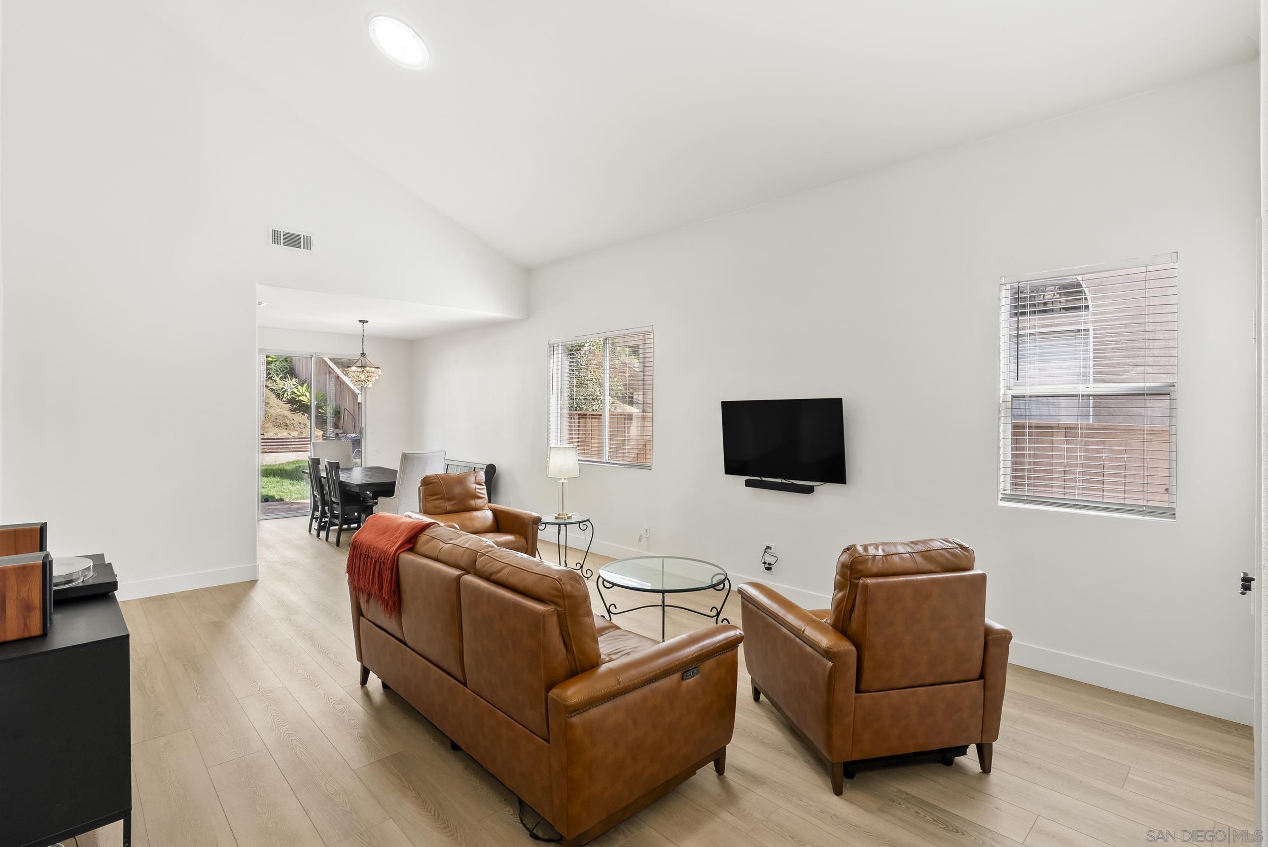 Detail Gallery Image 8 of 45 For 1405  Carneros Valley St, Chula Vista,  CA 91913 - 4 Beds | 2/1 Baths