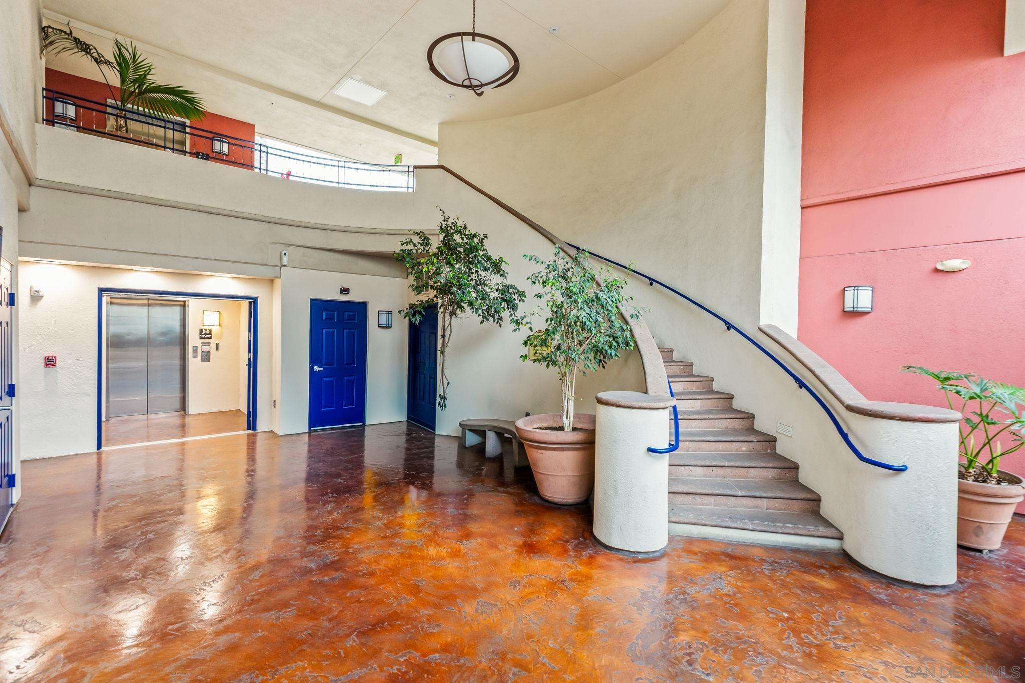 Detail Gallery Image 2 of 24 For 235  Market St  #301,  San Diego,  CA 92101 - 3 Beds | 2 Baths