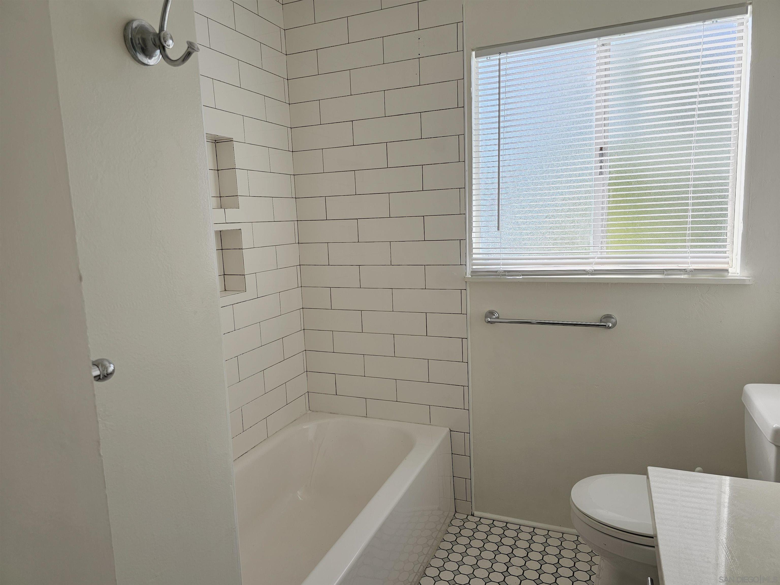 Detail Gallery Image 11 of 19 For 5181  Barbara Ann Pl., San Diego,  CA 92115 - 3 Beds | 2 Baths