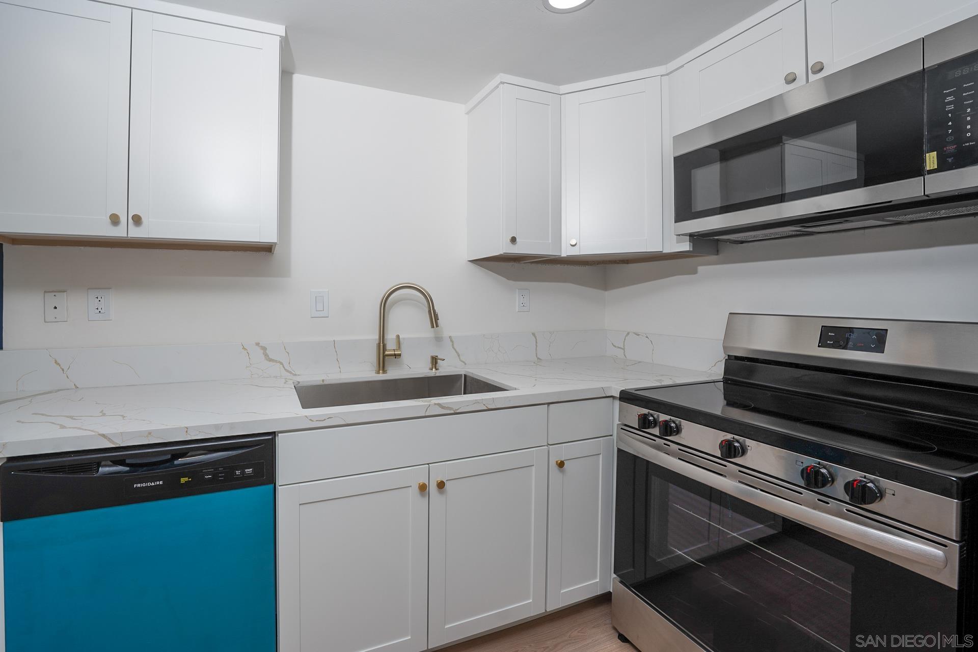 Detail Gallery Image 12 of 35 For 2500  Torrey Pines  119, La Jolla,  CA 92037 - 1 Beds | 1/1 Baths