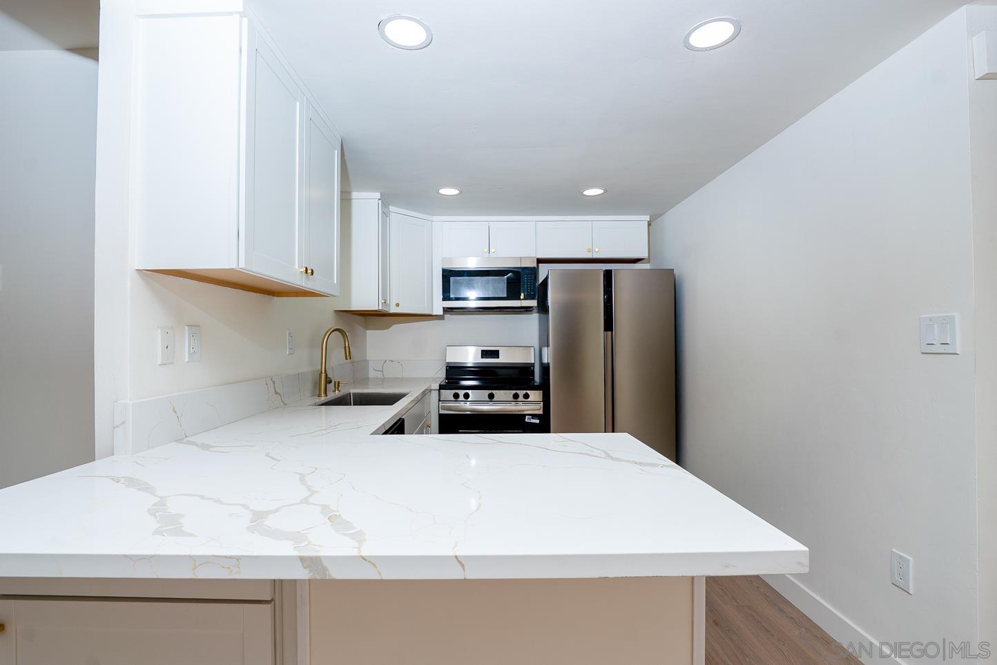 Detail Gallery Image 13 of 35 For 2500  Torrey Pines  119, La Jolla,  CA 92037 - 1 Beds | 1/1 Baths