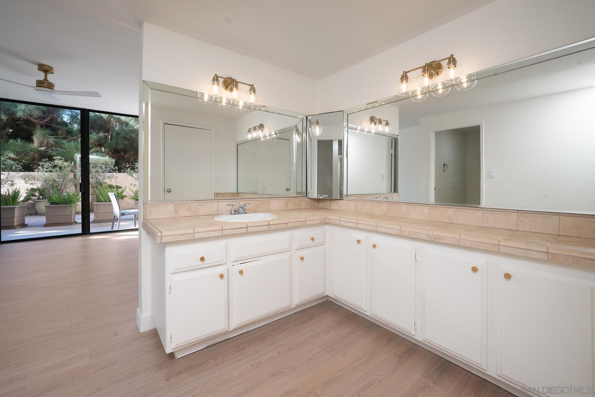 Detail Gallery Image 16 of 35 For 2500  Torrey Pines  119, La Jolla,  CA 92037 - 1 Beds | 1/1 Baths