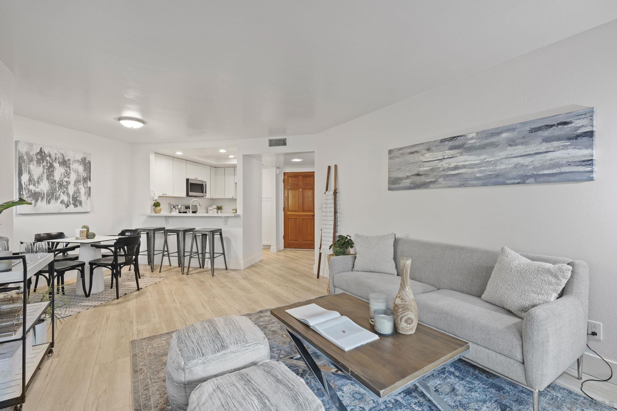 Detail Gallery Image 3 of 23 For 3002  Blue Oak Ct, Spring Valley,  CA 91978 - 3 Beds | 2/1 Baths