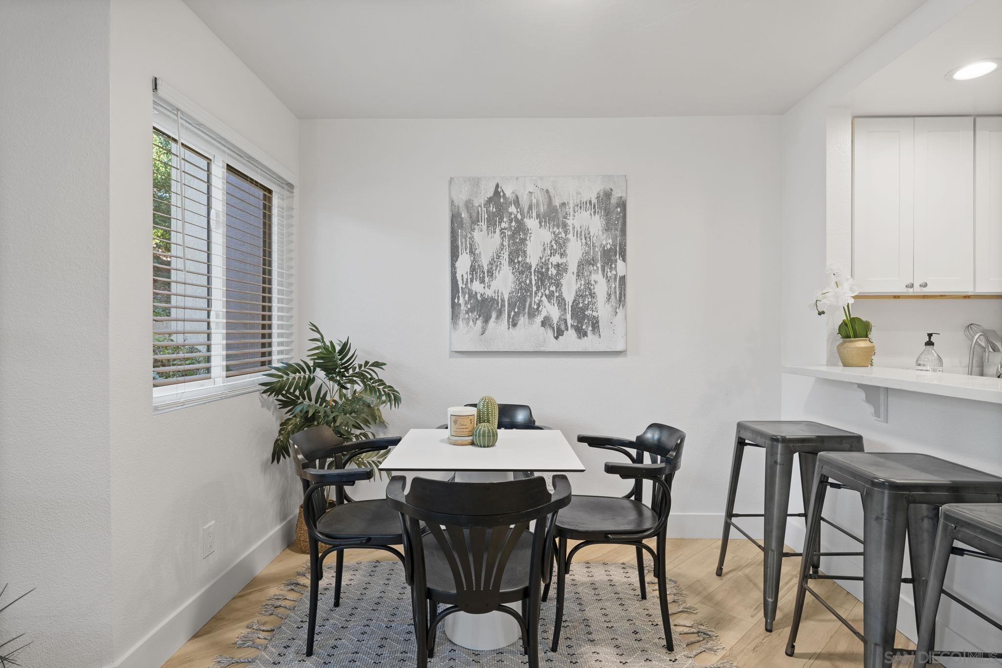 Detail Gallery Image 5 of 23 For 3002  Blue Oak Ct, Spring Valley,  CA 91978 - 3 Beds | 2/1 Baths