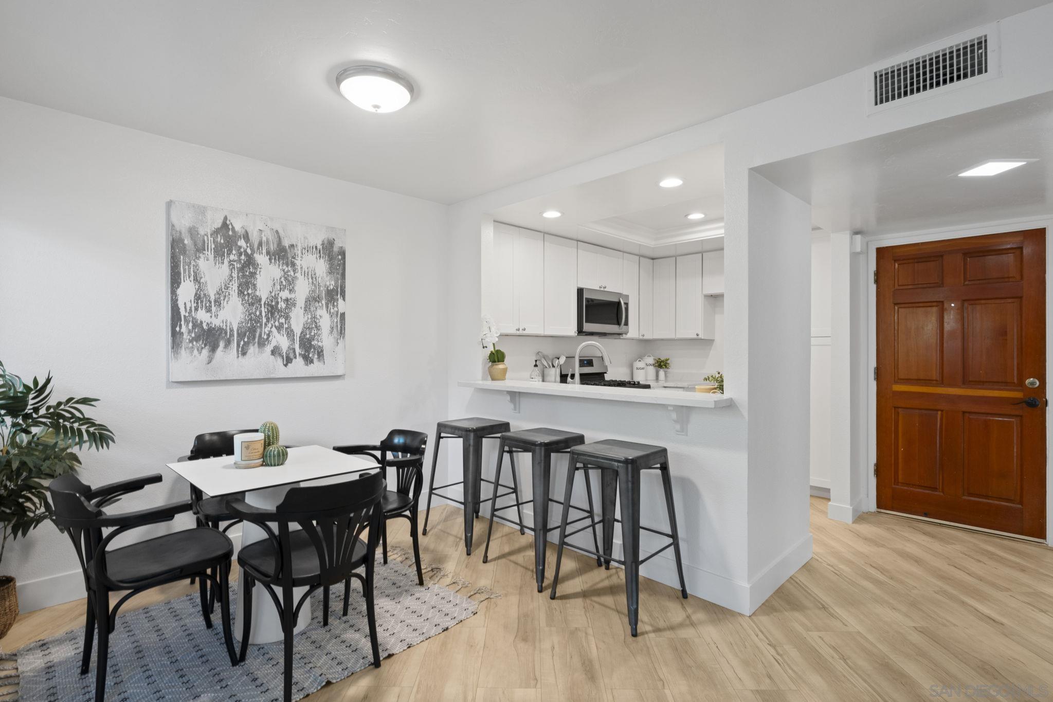 Detail Gallery Image 6 of 23 For 3002  Blue Oak Ct, Spring Valley,  CA 91978 - 3 Beds | 2/1 Baths