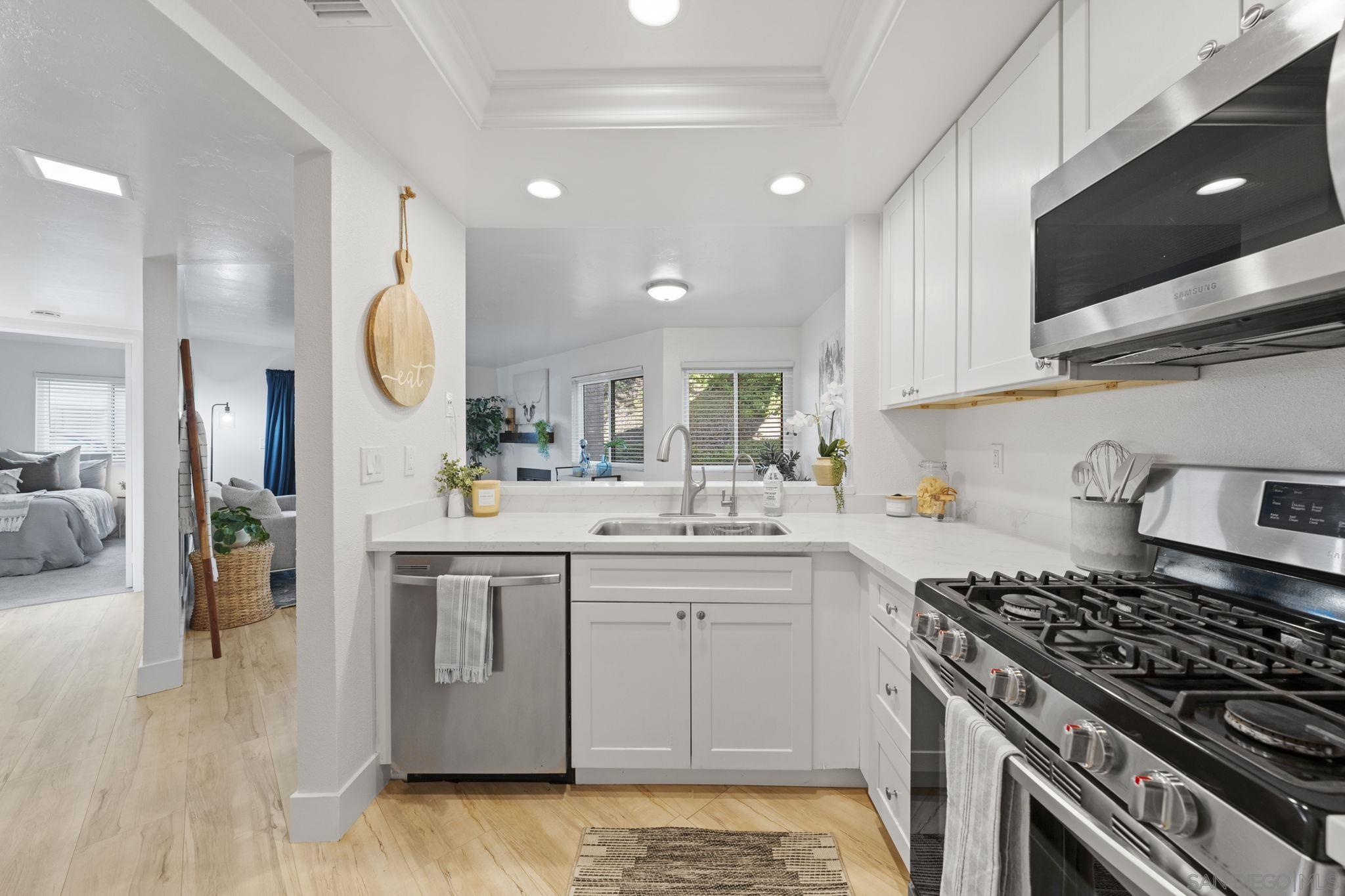 Detail Gallery Image 7 of 23 For 3002  Blue Oak Ct, Spring Valley,  CA 91978 - 3 Beds | 2/1 Baths