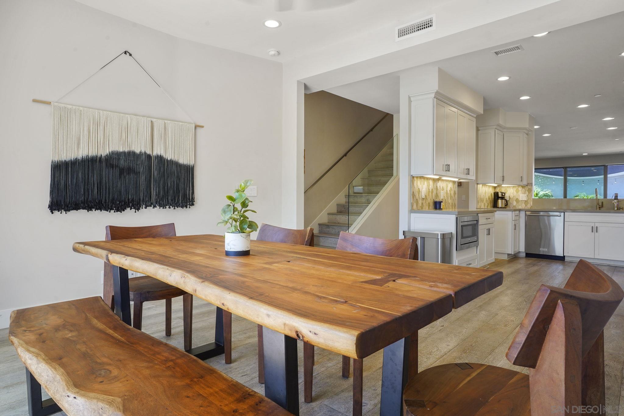 Detail Gallery Image 13 of 62 For 1122  Oliver Ave, San Diego,  CA 92109 - 4 Beds | 3/1 Baths