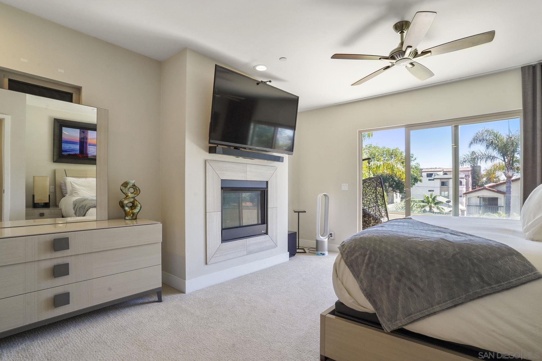 Detail Gallery Image 22 of 62 For 1122  Oliver Ave, San Diego,  CA 92109 - 4 Beds | 3/1 Baths