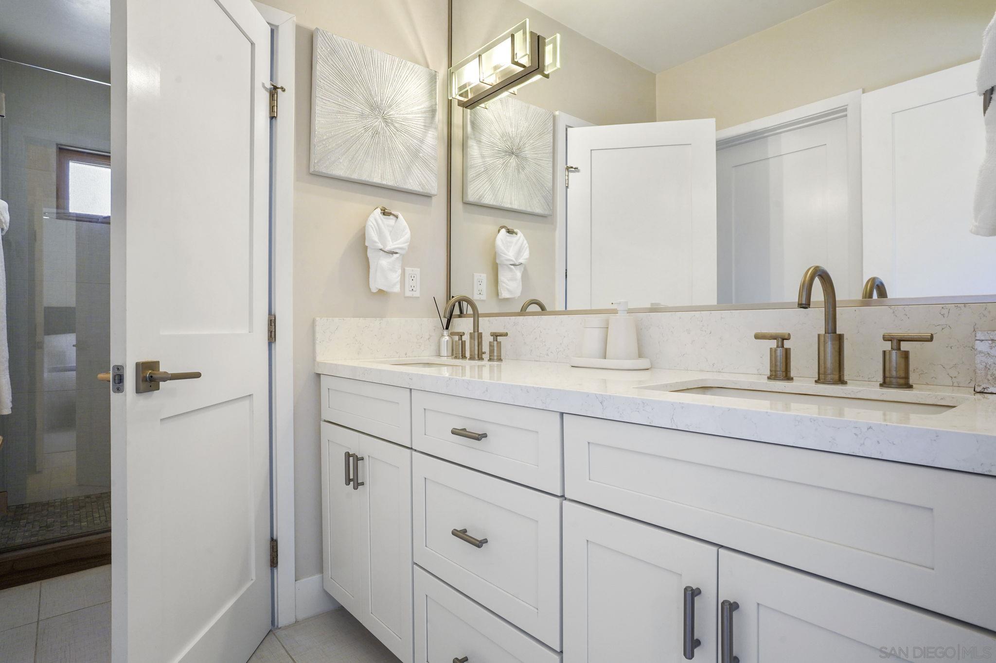 Detail Gallery Image 39 of 62 For 1122  Oliver Ave, San Diego,  CA 92109 - 4 Beds | 3/1 Baths