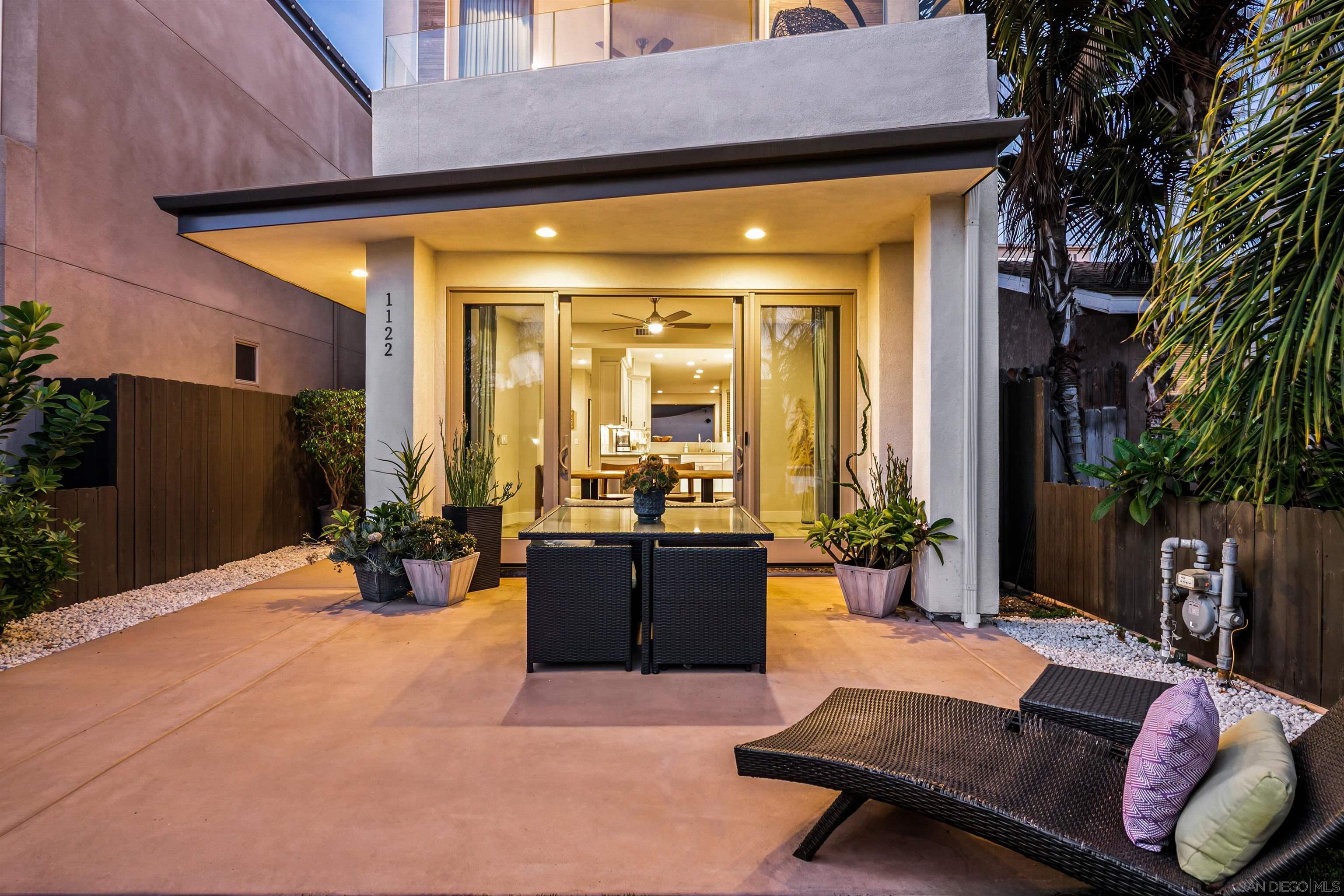 Detail Gallery Image 5 of 62 For 1122  Oliver Ave, San Diego,  CA 92109 - 4 Beds | 3/1 Baths