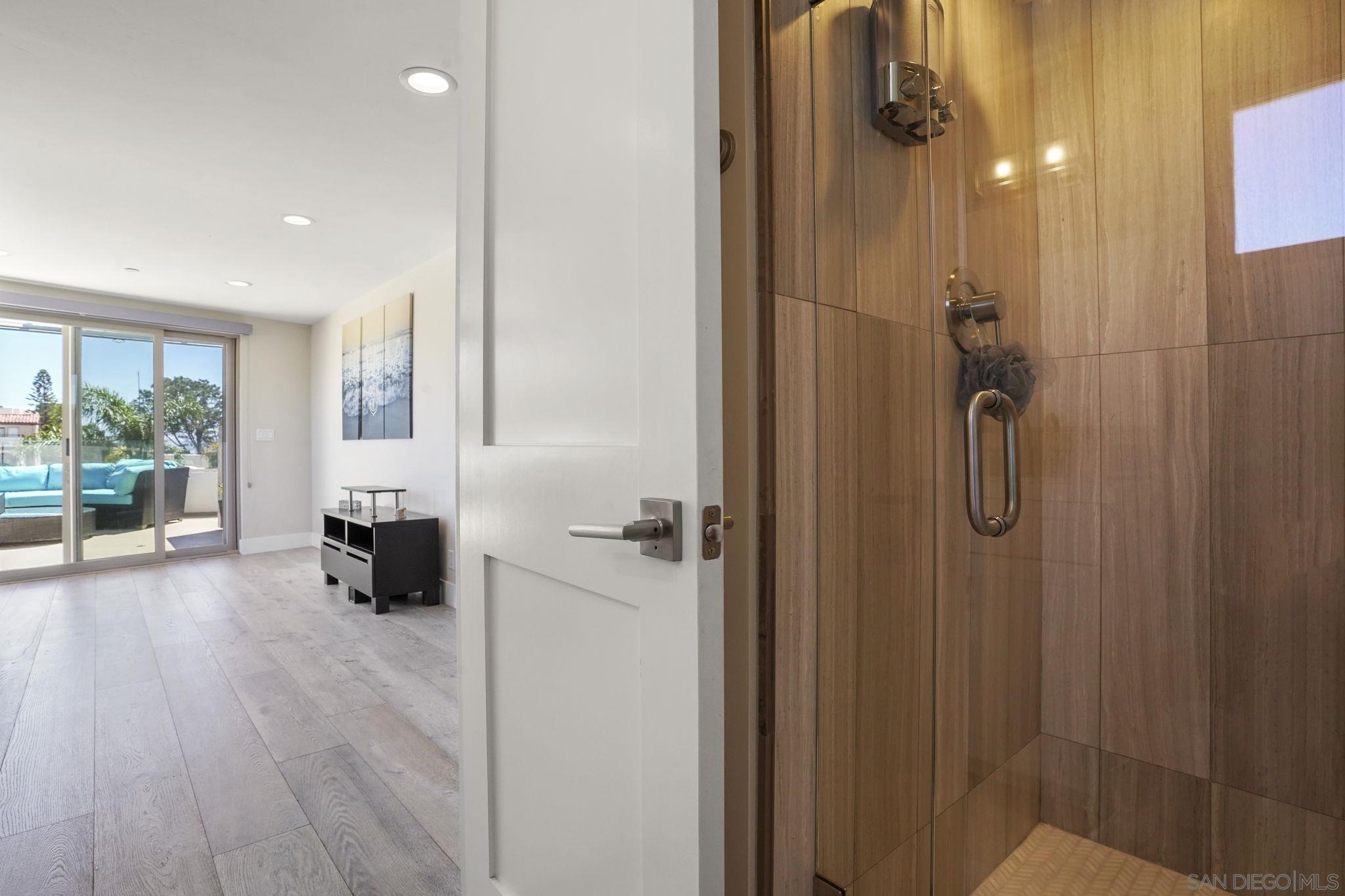 Detail Gallery Image 45 of 62 For 1122  Oliver Ave, San Diego,  CA 92109 - 4 Beds | 3/1 Baths