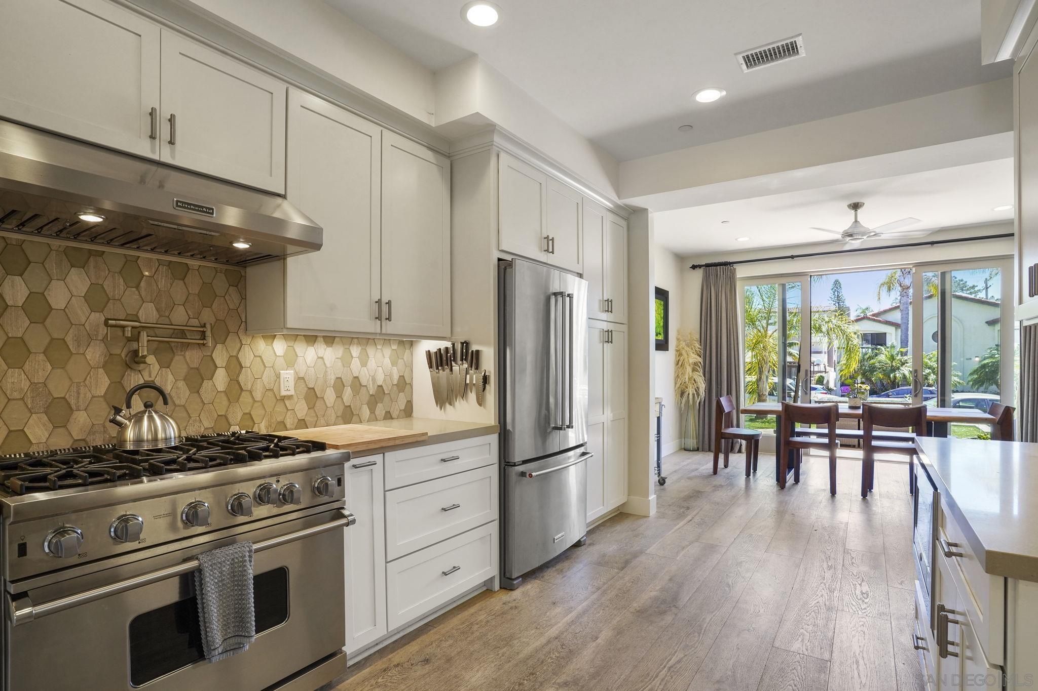 Detail Gallery Image 7 of 62 For 1122  Oliver Ave, San Diego,  CA 92109 - 4 Beds | 3/1 Baths