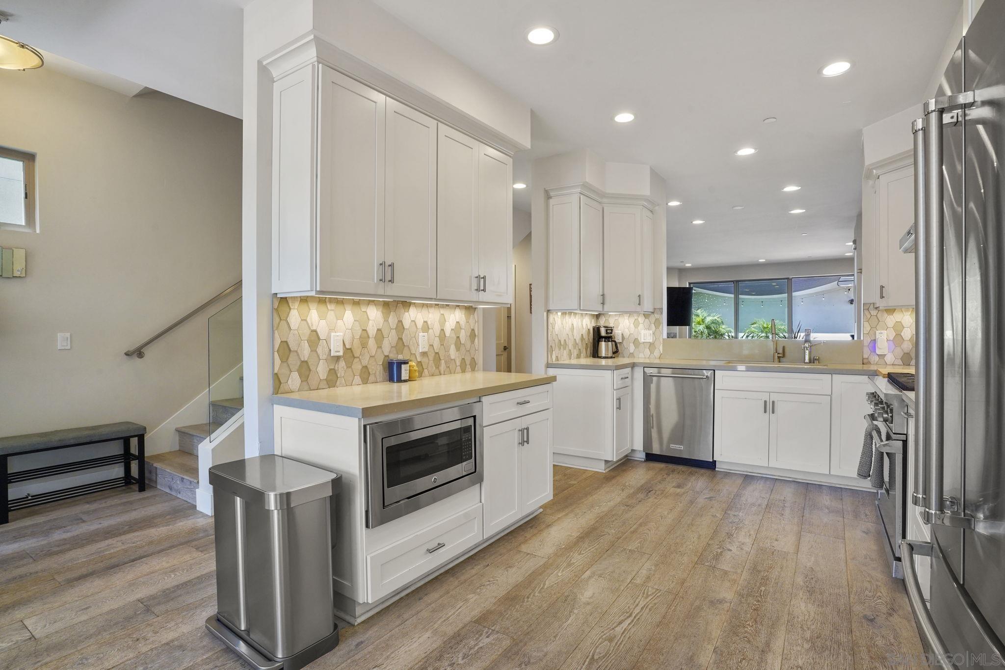 Detail Gallery Image 9 of 62 For 1122  Oliver Ave, San Diego,  CA 92109 - 4 Beds | 3/1 Baths