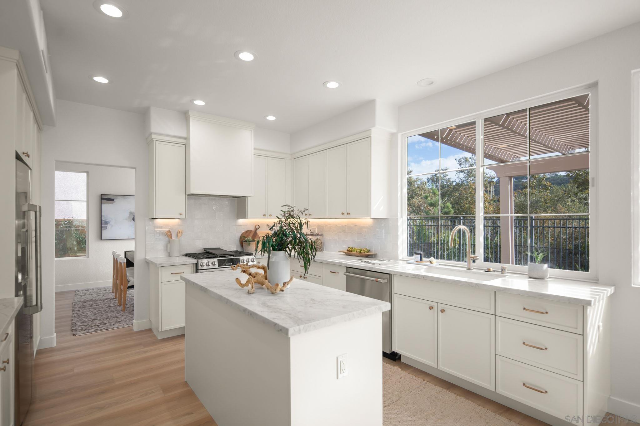 Detail Gallery Image 12 of 56 For 5155  Ruette De Mer, San Diego,  CA 92130 - 6 Beds | 3/1 Baths