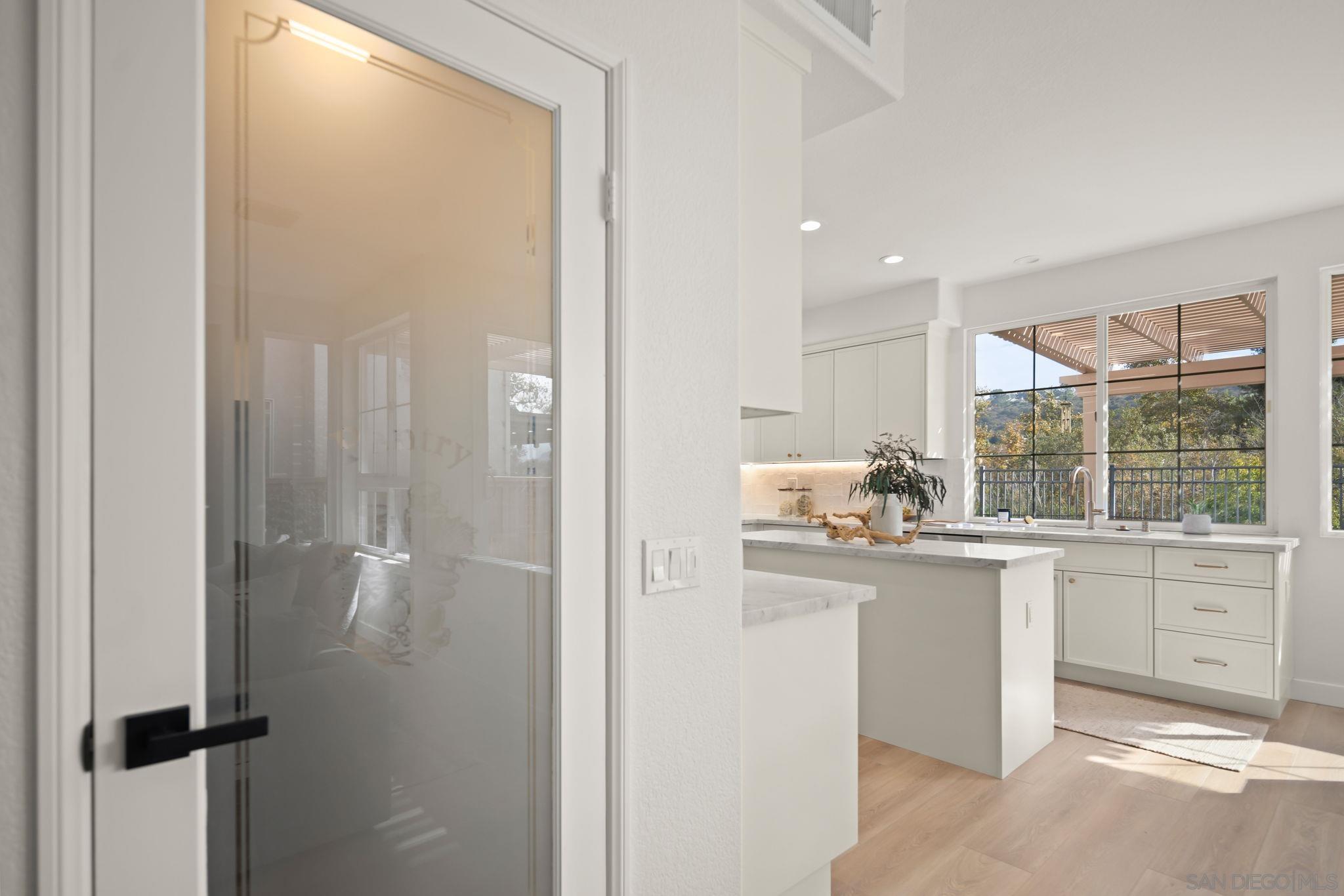 Detail Gallery Image 16 of 56 For 5155  Ruette De Mer, San Diego,  CA 92130 - 6 Beds | 3/1 Baths