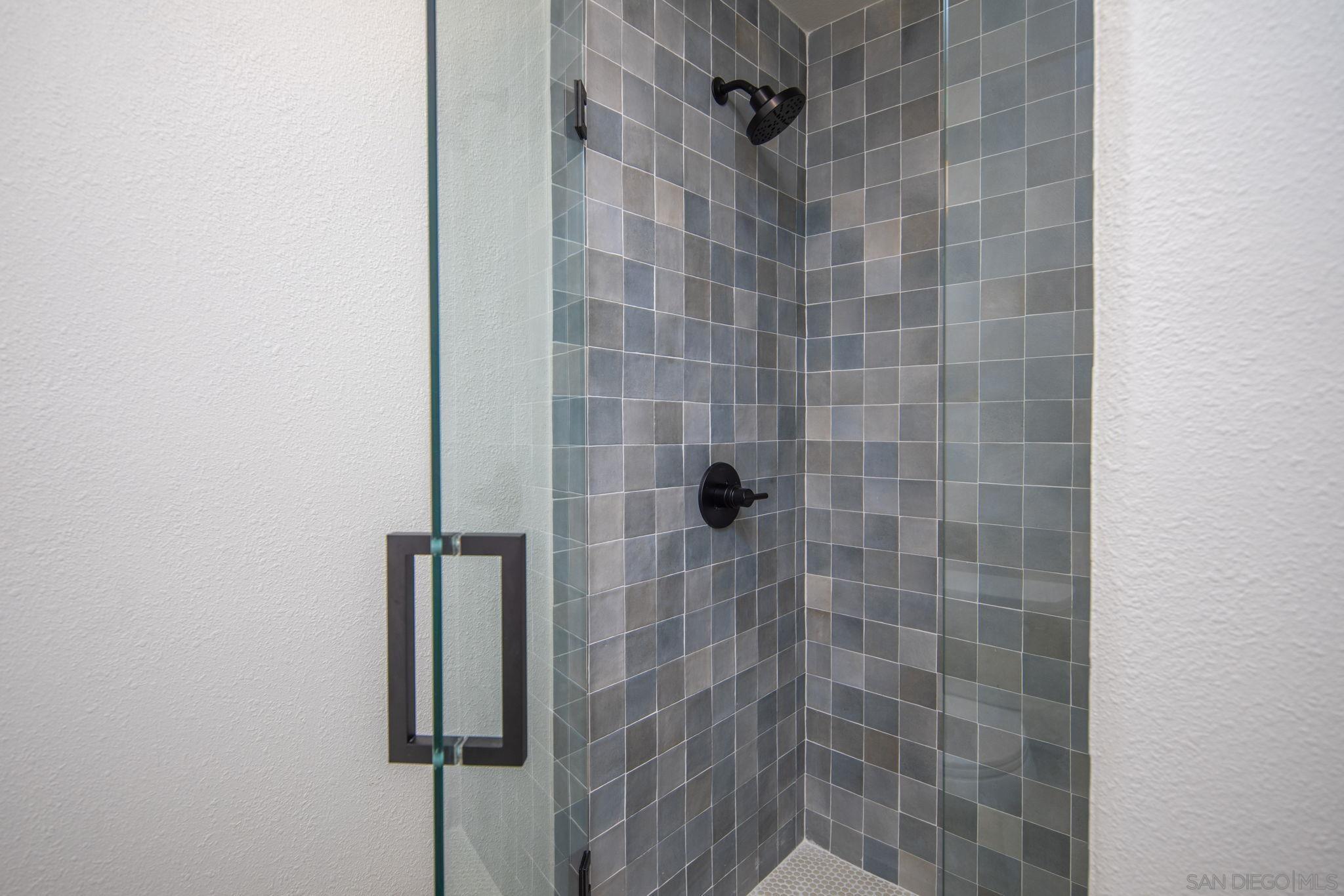 Detail Gallery Image 35 of 56 For 5155  Ruette De Mer, San Diego,  CA 92130 - 6 Beds | 3/1 Baths