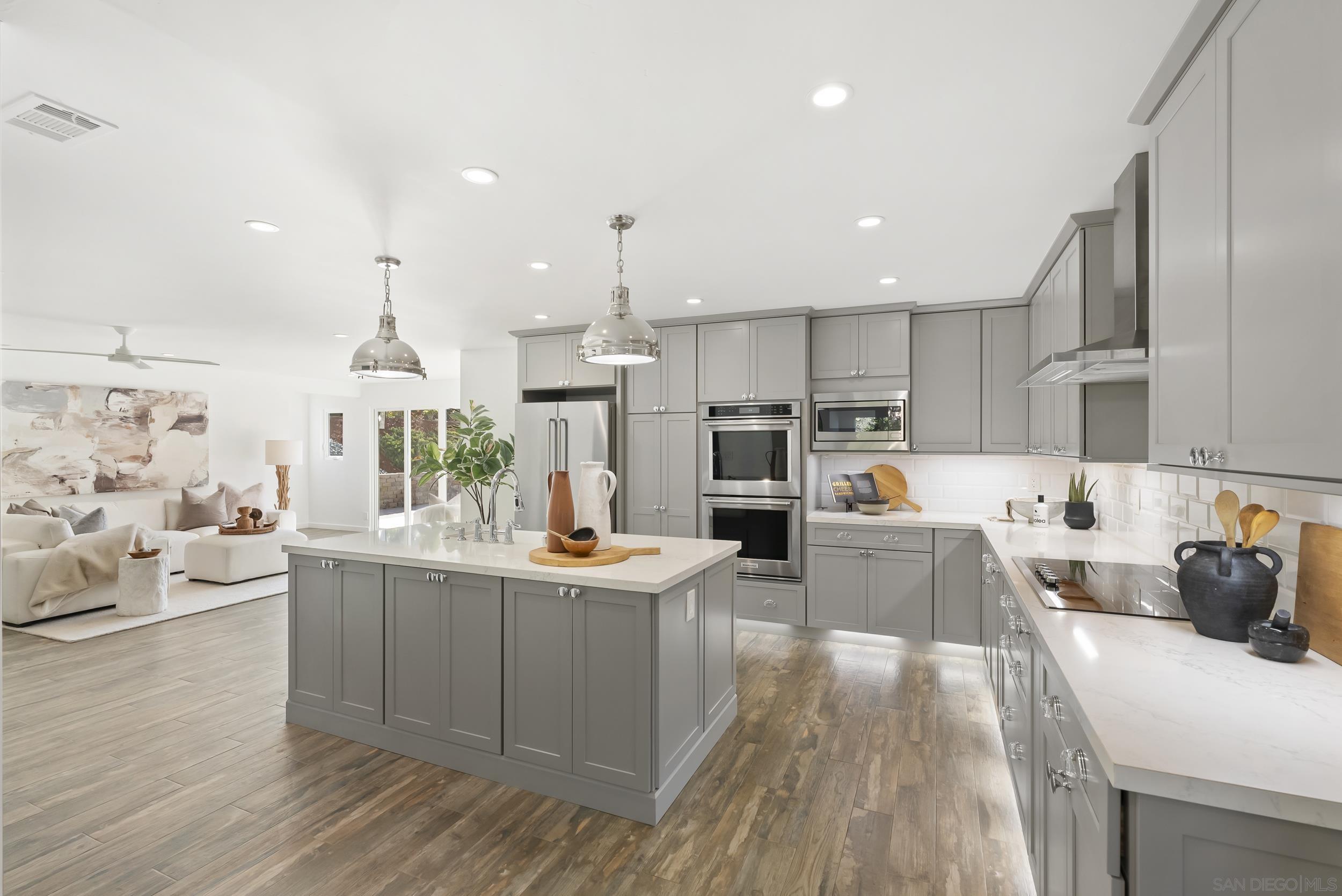 Detail Gallery Image 17 of 62 For 11715  Lake Grove Ct, San Diego,  CA 92131 - 5 Beds | 3 Baths