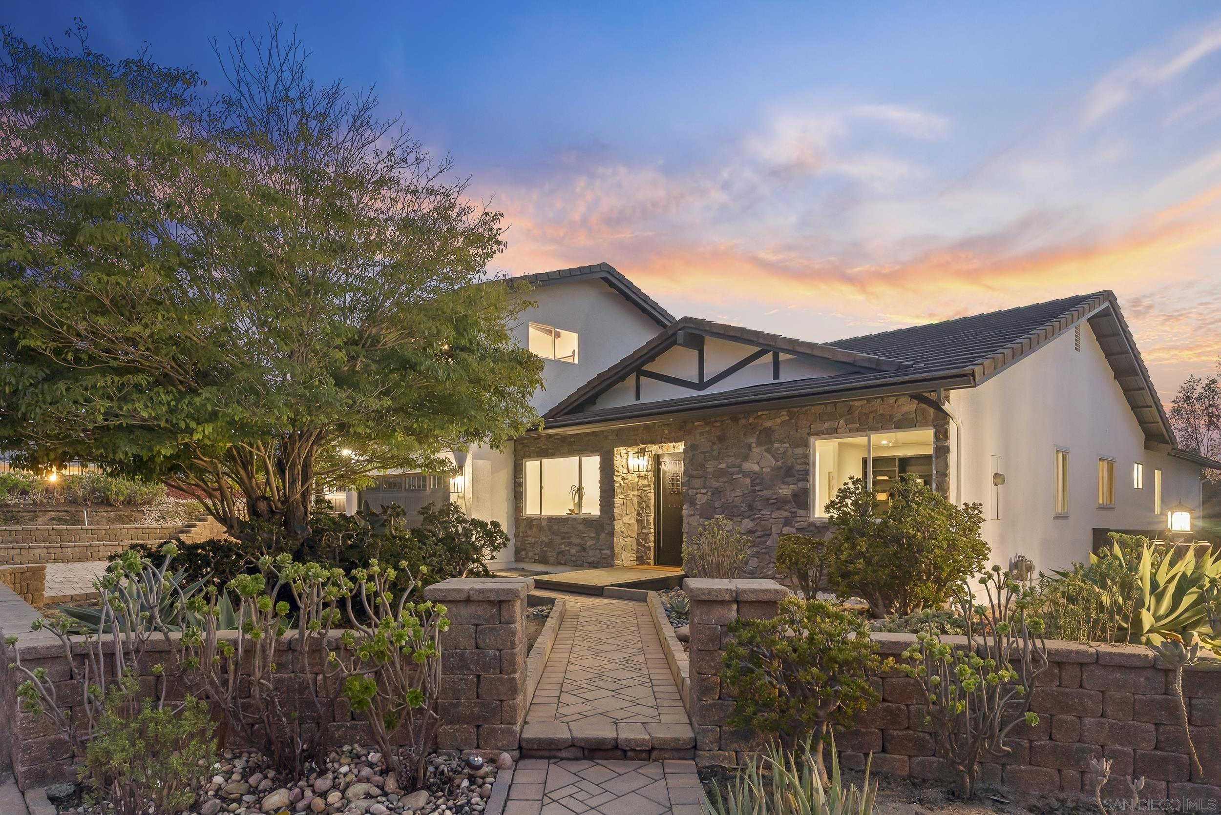 Detail Gallery Image 4 of 62 For 11715  Lake Grove Ct, San Diego,  CA 92131 - 5 Beds | 3 Baths