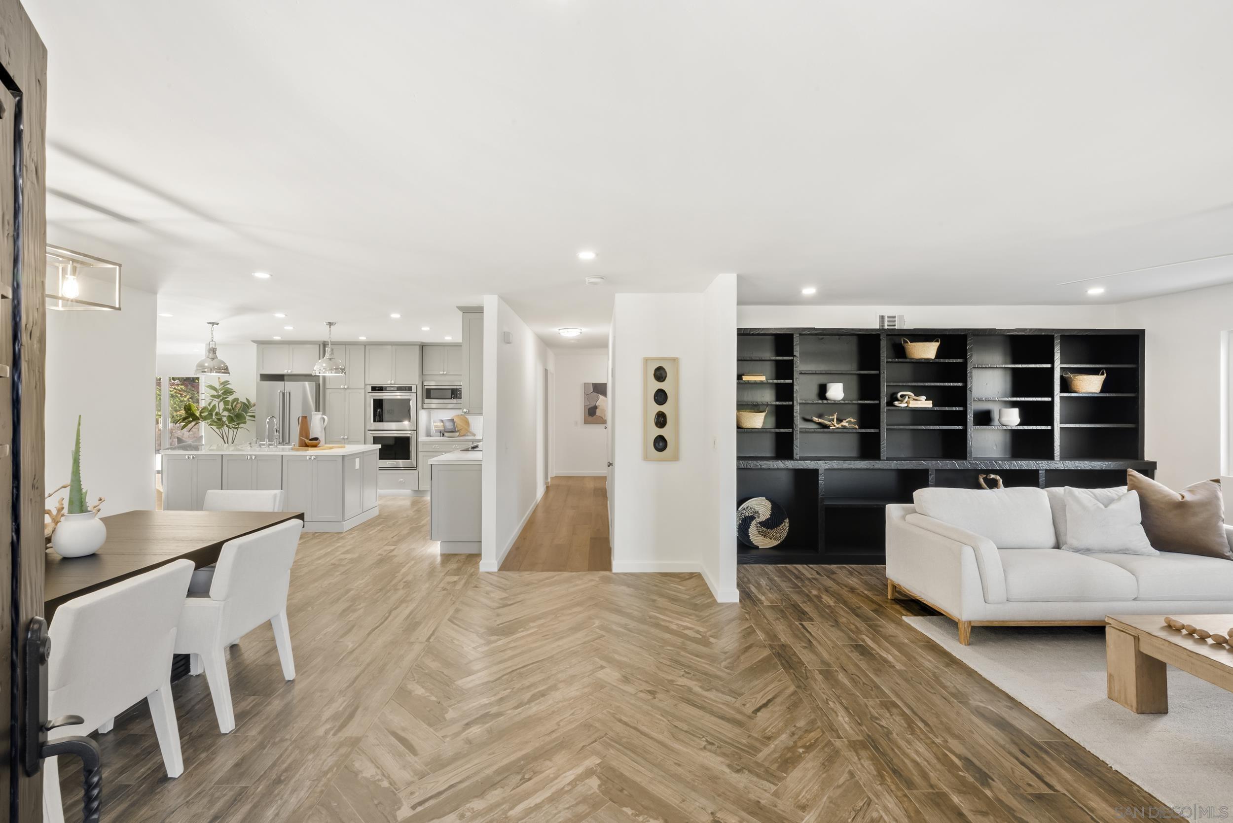 Detail Gallery Image 9 of 62 For 11715  Lake Grove Ct, San Diego,  CA 92131 - 5 Beds | 3 Baths