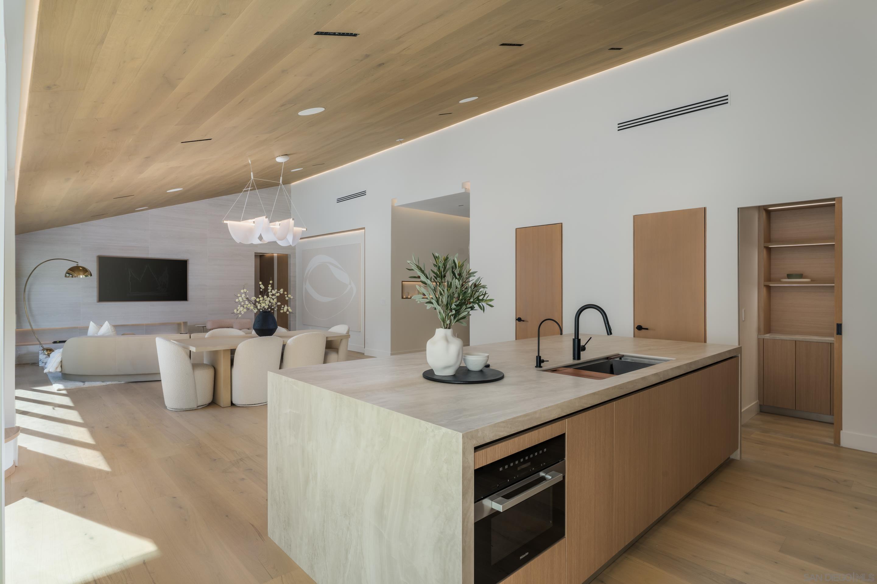 Detail Gallery Image 11 of 52 For 5826  Soledad Mountain Rd, La Jolla,  CA 92037 - 3 Beds | 2/1 Baths