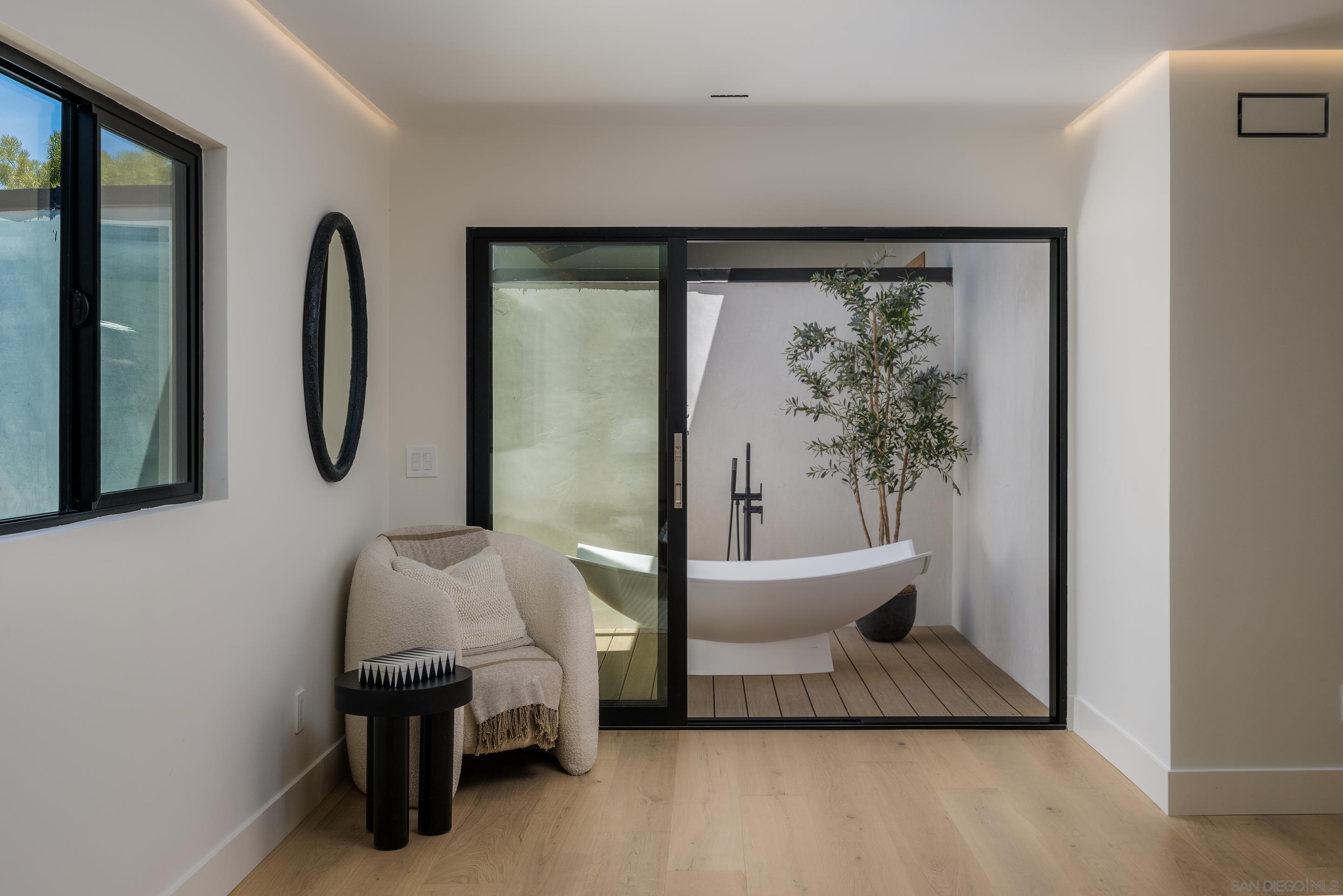 Detail Gallery Image 21 of 52 For 5826  Soledad Mountain Rd, La Jolla,  CA 92037 - 3 Beds | 2/1 Baths